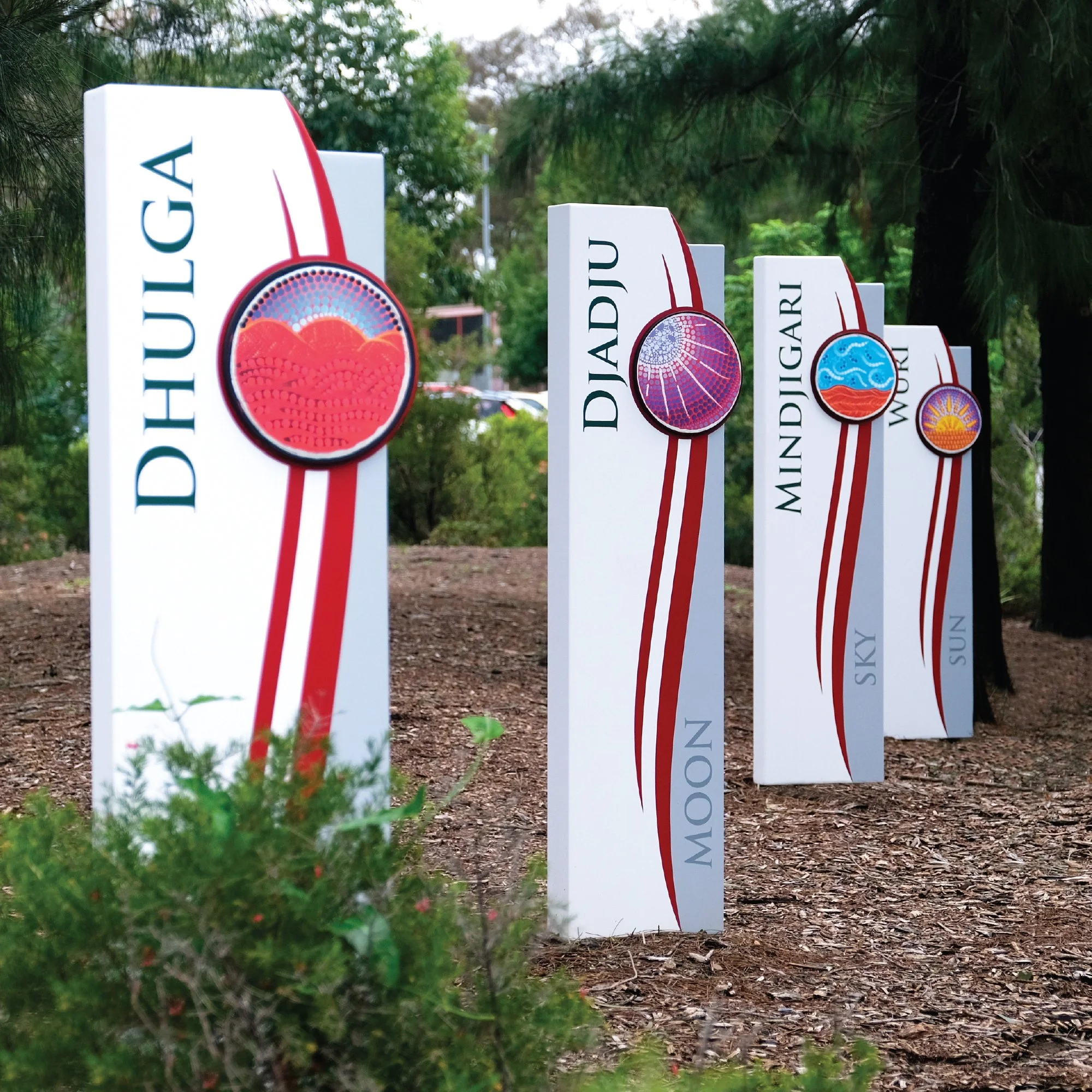 Totems, Delux-01.jpg