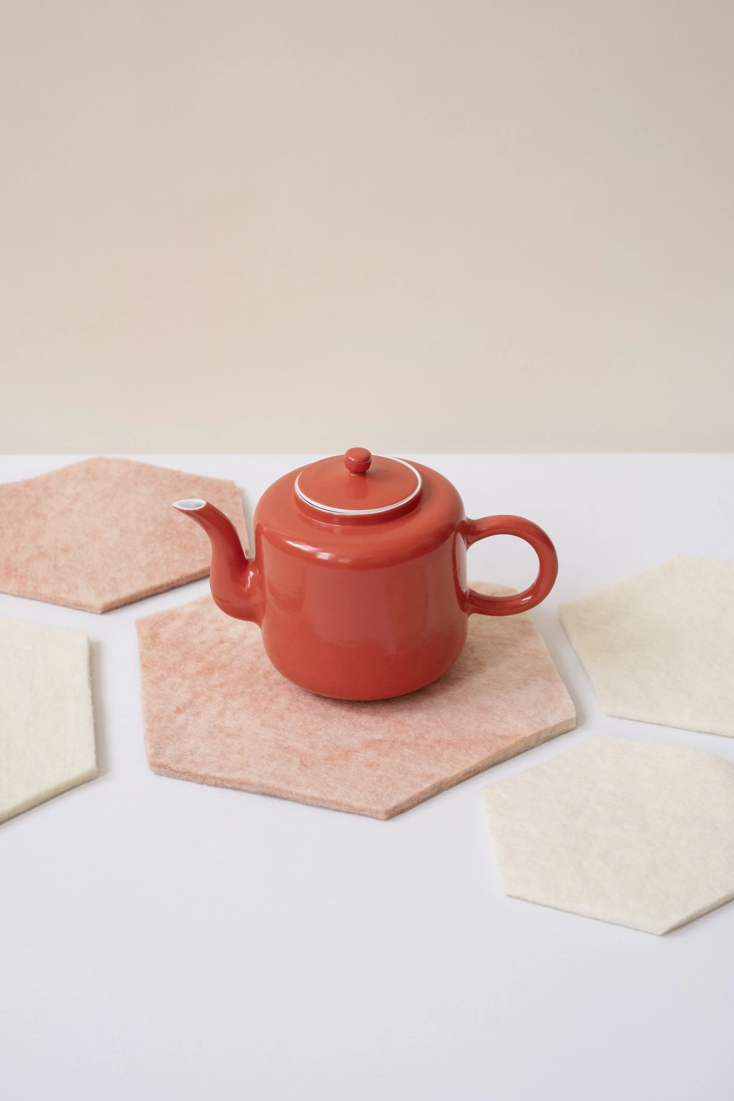 Wool trivet + teapot 1.jpg