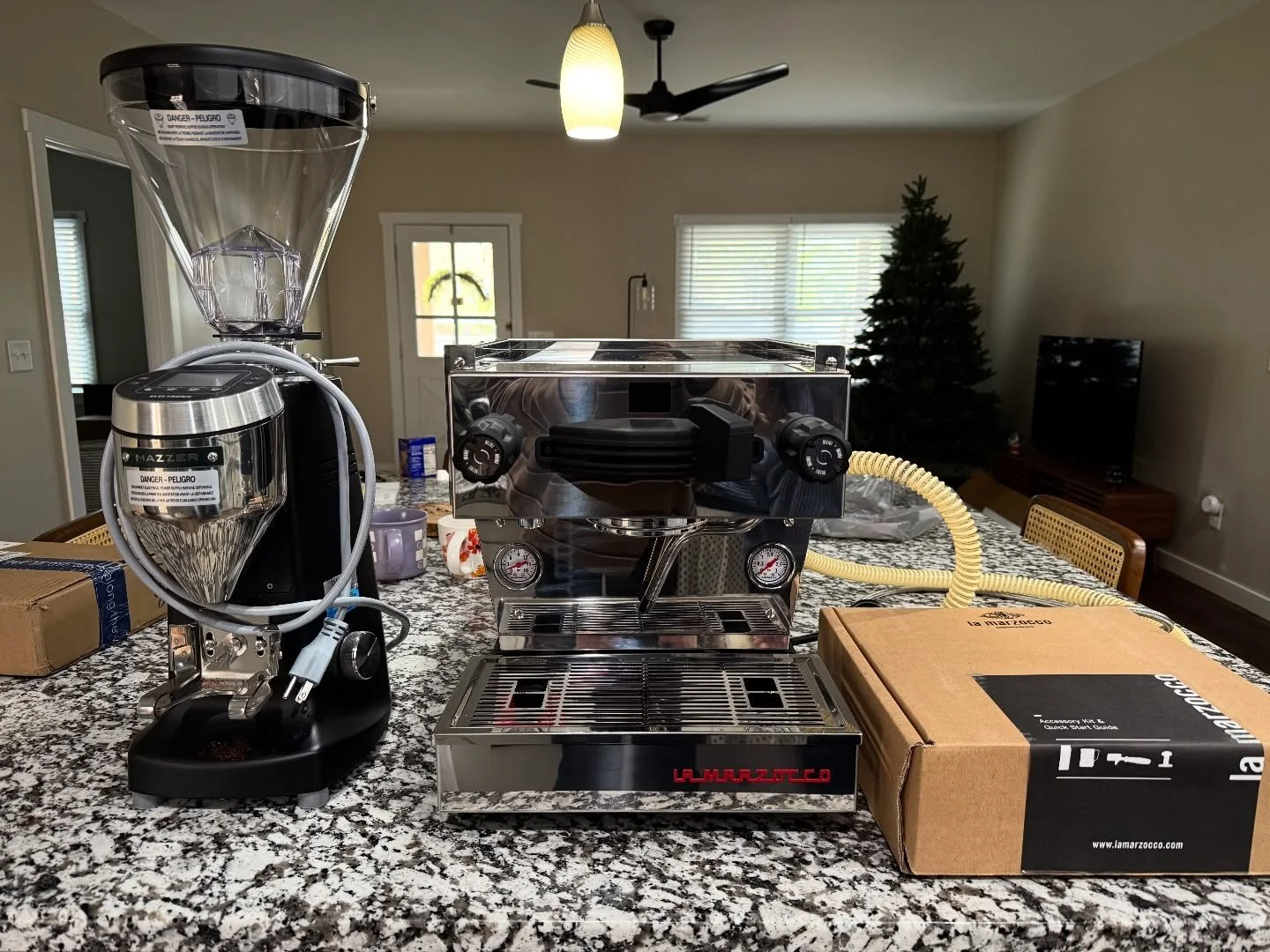 Christmas came early for FP ✨
Thanks to Caleb at @bronniescoffeetech for all the help making our coffee dreams come true. We love you a latte 🧡

#lamarzocco #mazzer