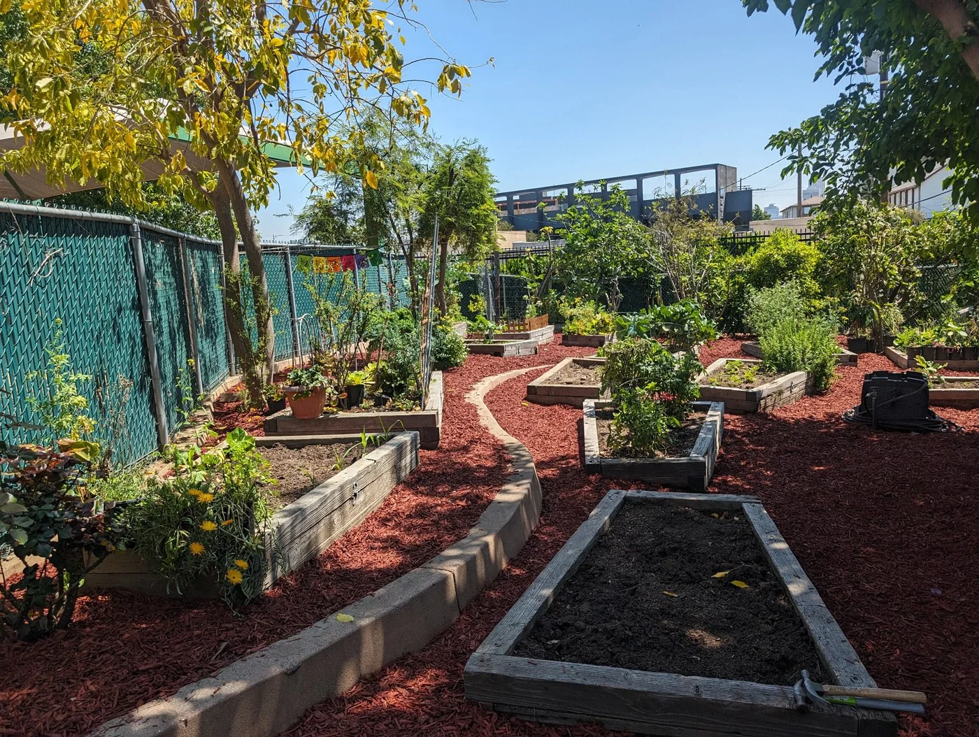 unidad-community-garden-02.jpg