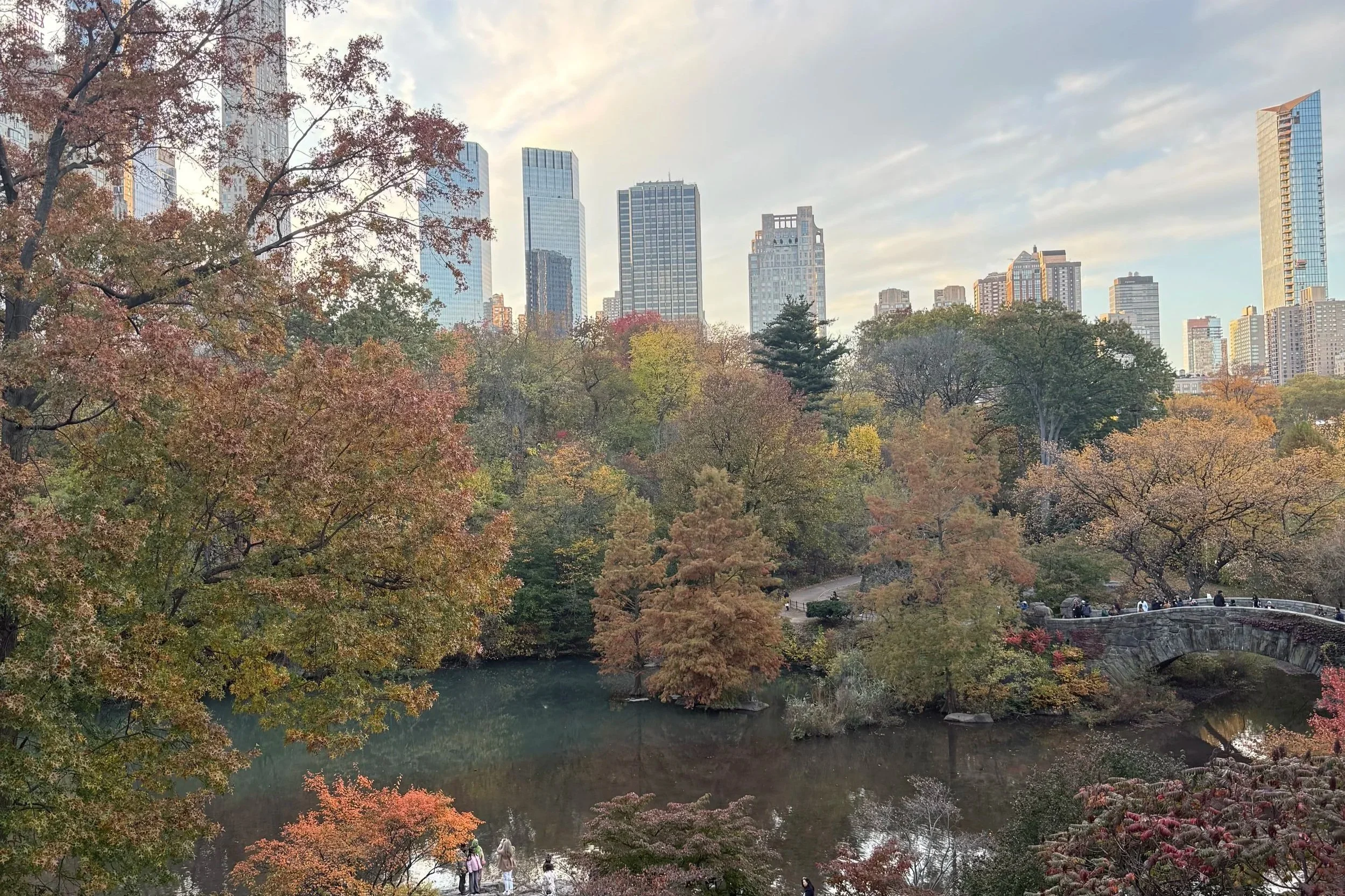 How to Show Up Authentically Online Without Feeling Like You're Performing