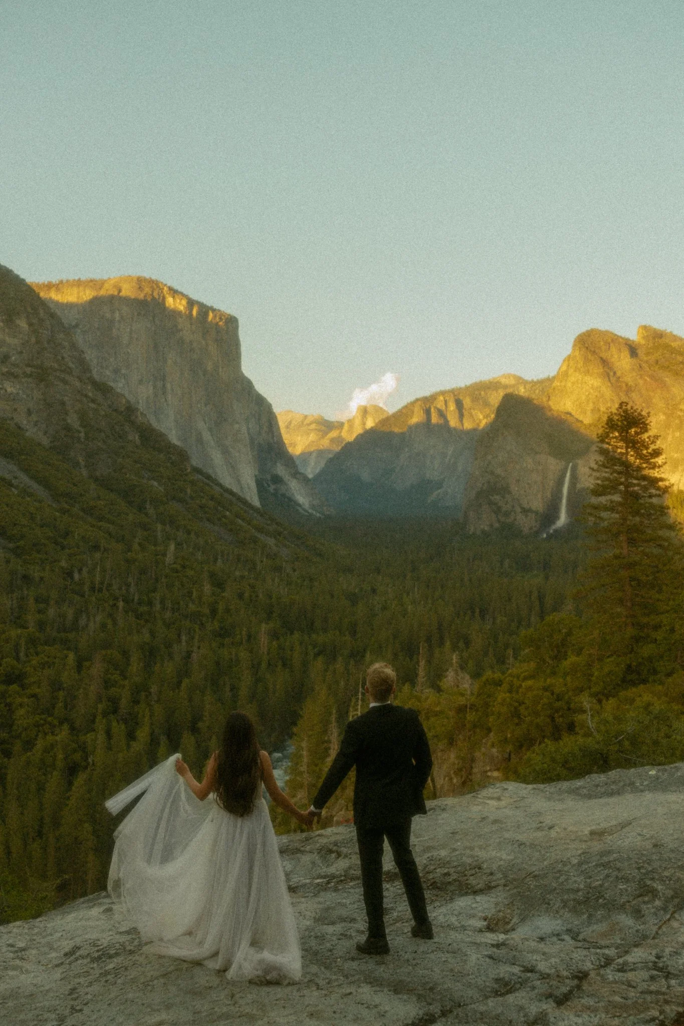 couple getting married at Tunnel View in Yosemite National Park