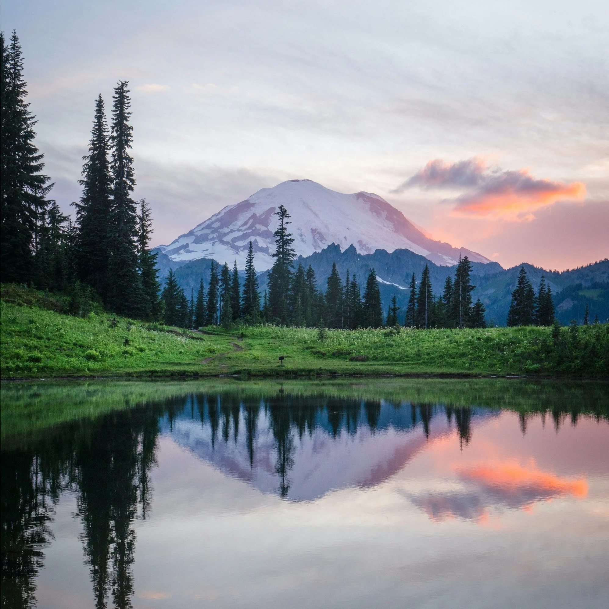 tipsoo lake at Mt Rainier National Park