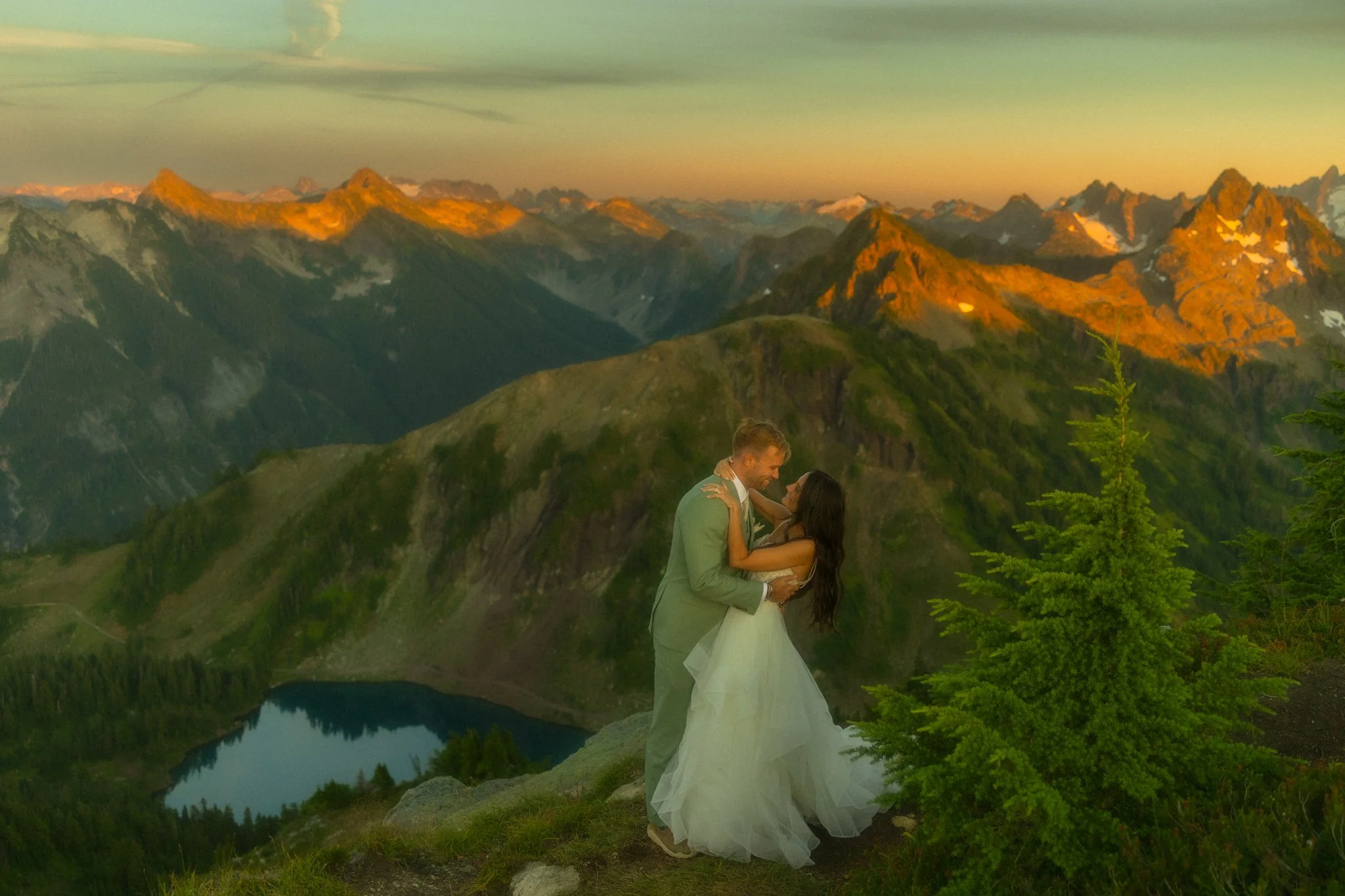 a couple eloping in the North Cascades mountains