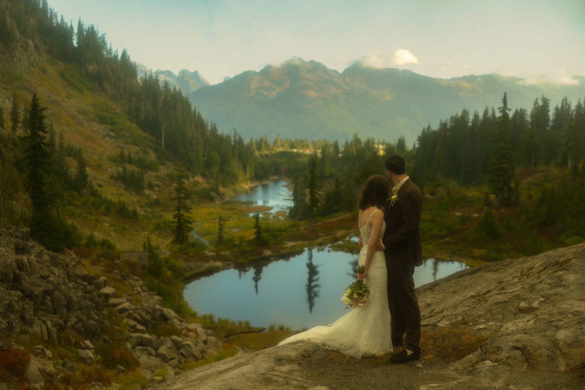 an elopement couple in the North Cascades