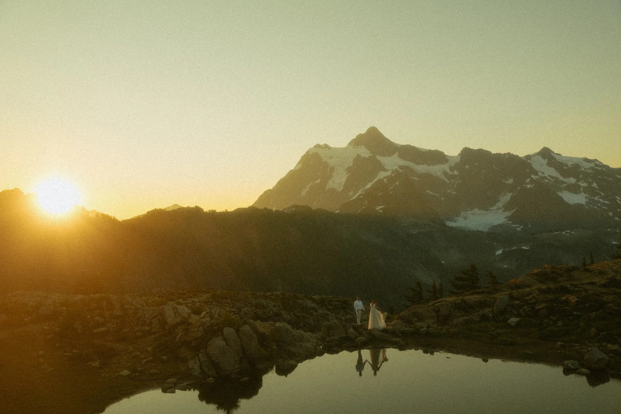 couple eloping in the North Cascades