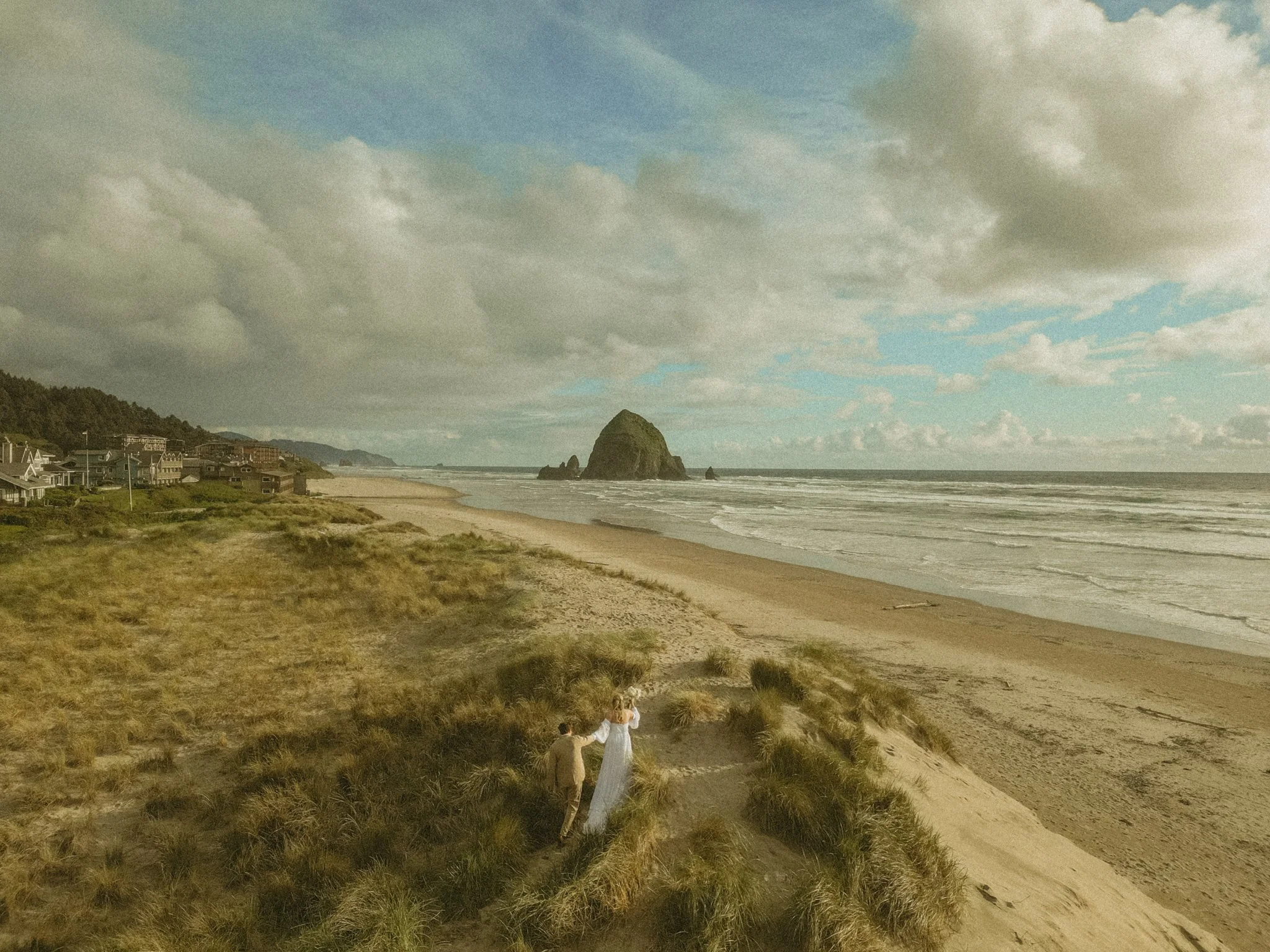 couple getting married along the Oregon Coast