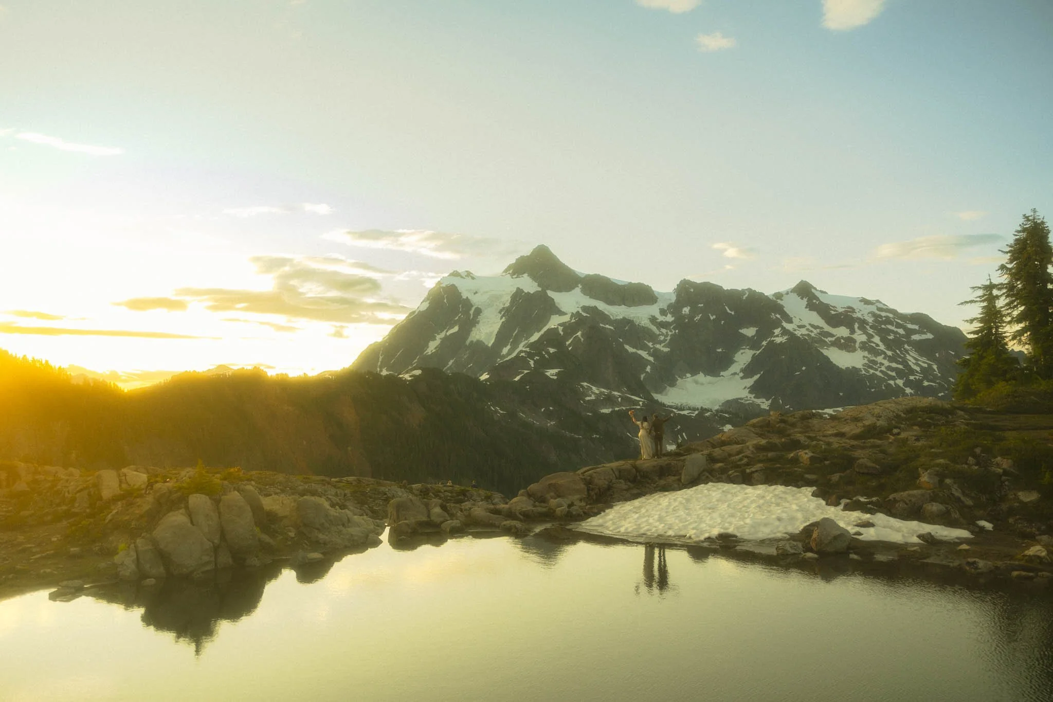 couple eloping in the North Cascades mountains