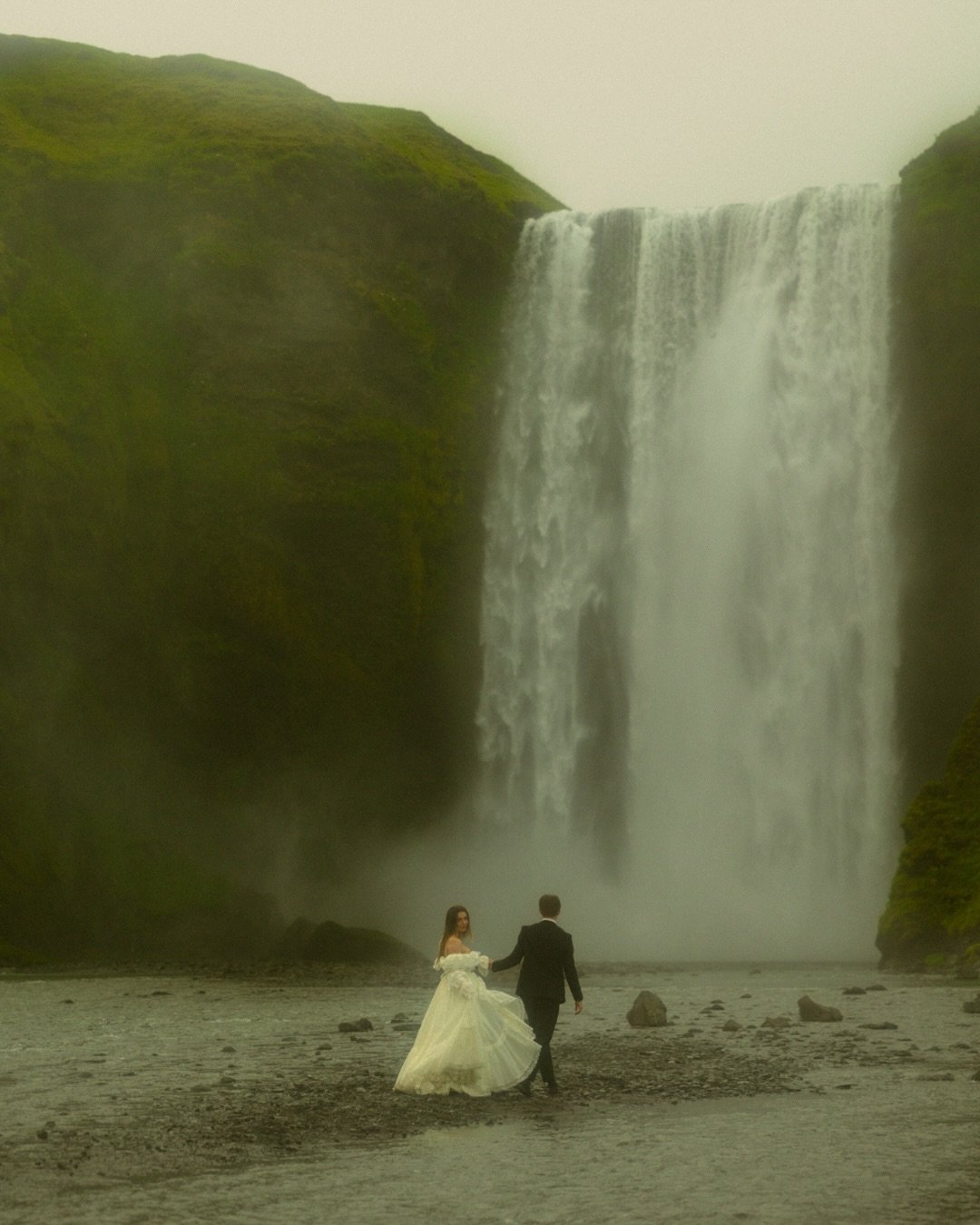 If you&rsquo;re dreaming of eloping in Iceland&hellip; here&rsquo;s the truth: there isn&rsquo;t one &ldquo;perfect&rdquo; season. There&rsquo;s just the one that fits your kind of adventure.

Summer (June&ndash;August) is for couples who want endles