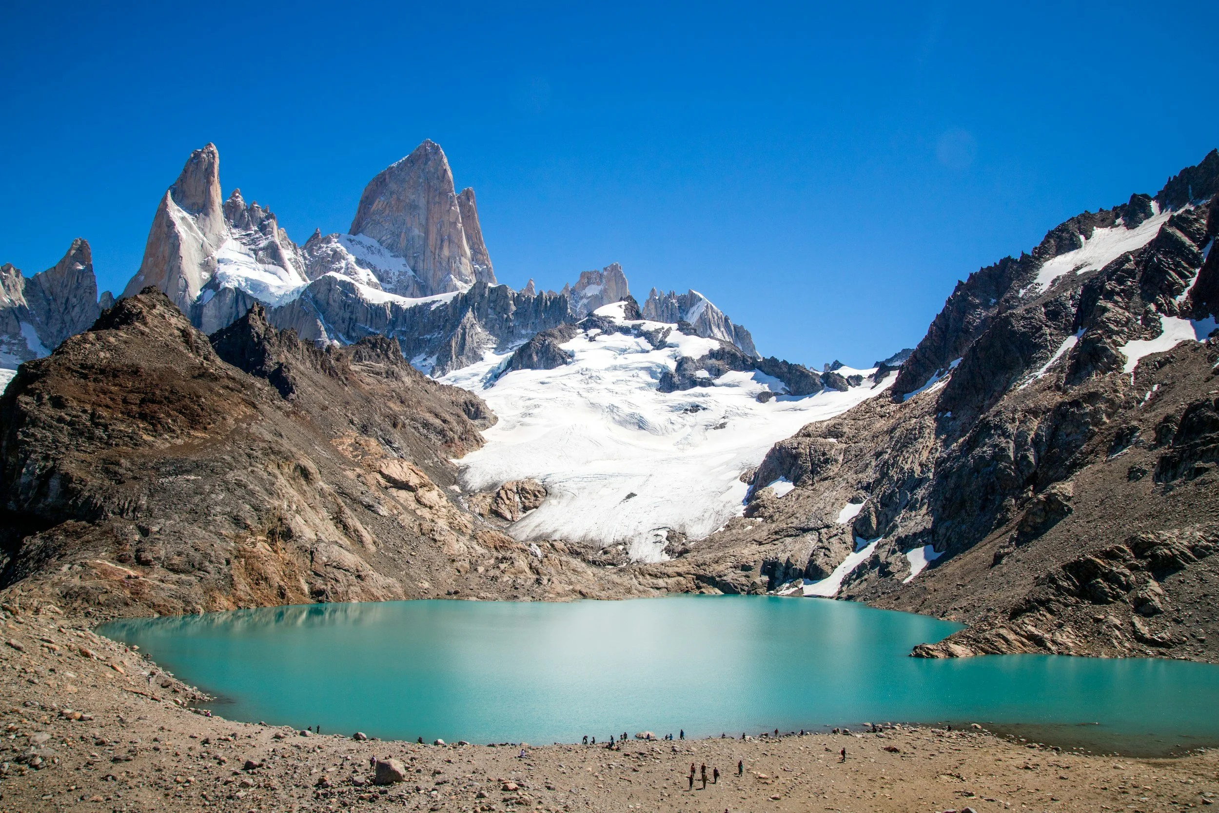 a landscape photo of the Laguna de Los Tres viewpoint in El Chalten Patagonia
