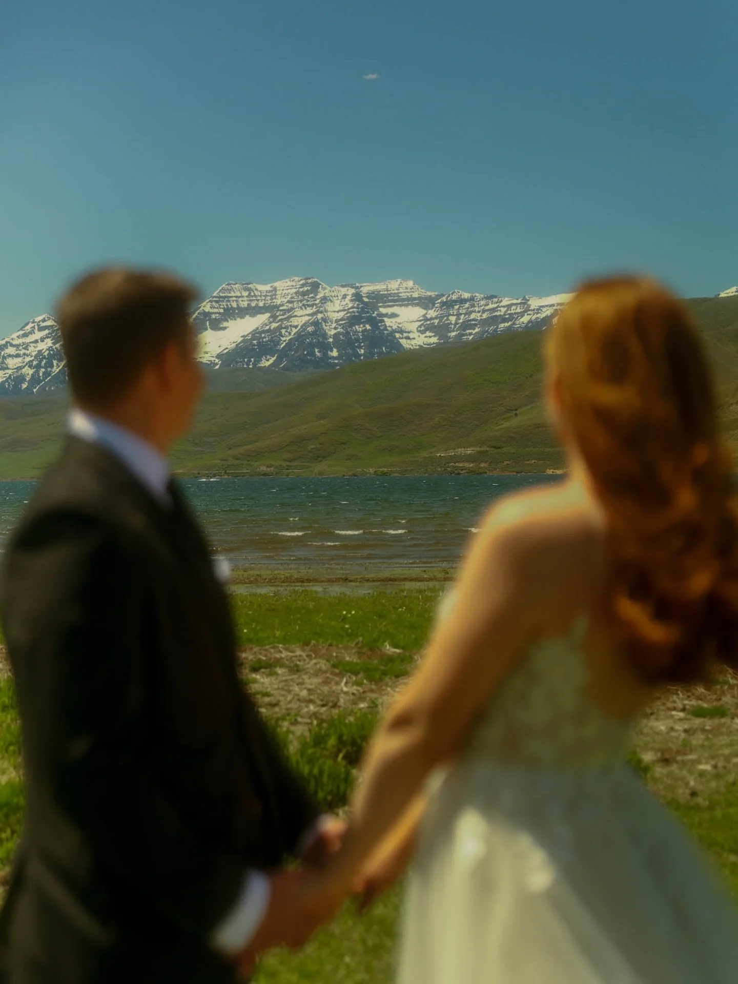 Traveling with a wedding dress sounds stressful&hellip; until you know the rules.

I promise: airlines deal with this every single day &mdash; you just need a plan.

Always carry your dress on. Never check it. Not even in a &ldquo;fragile&rdquo; box.