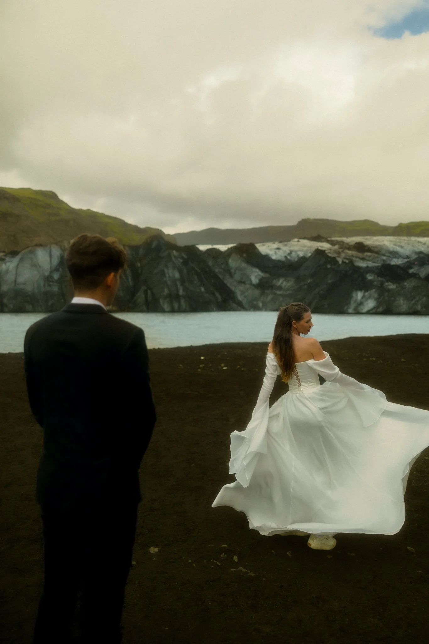  a couple eloping along the south shore of Iceland 