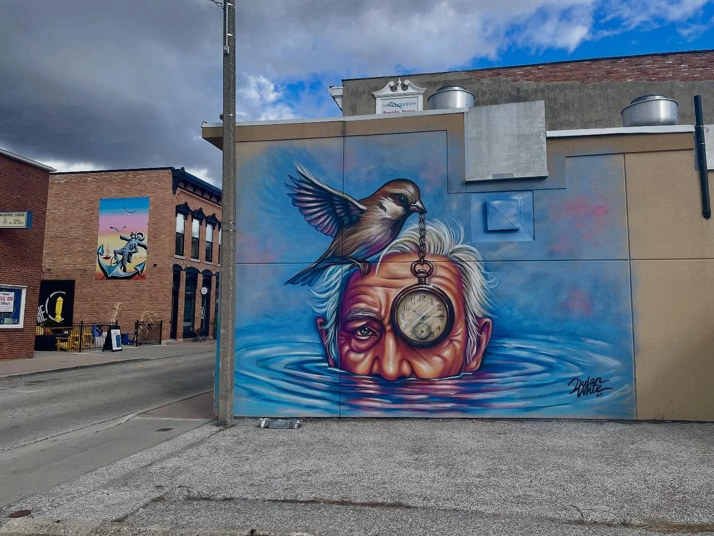 New mural up in Amherstburg 
Go check it out &mdash; Murray Street in the Anchor District. Thank you @hotelstry STRY and @themissingo for all the walls, the great appreciation for art and support!❤️

#amherstburg #anchordistrict #murraystreet #hotelS