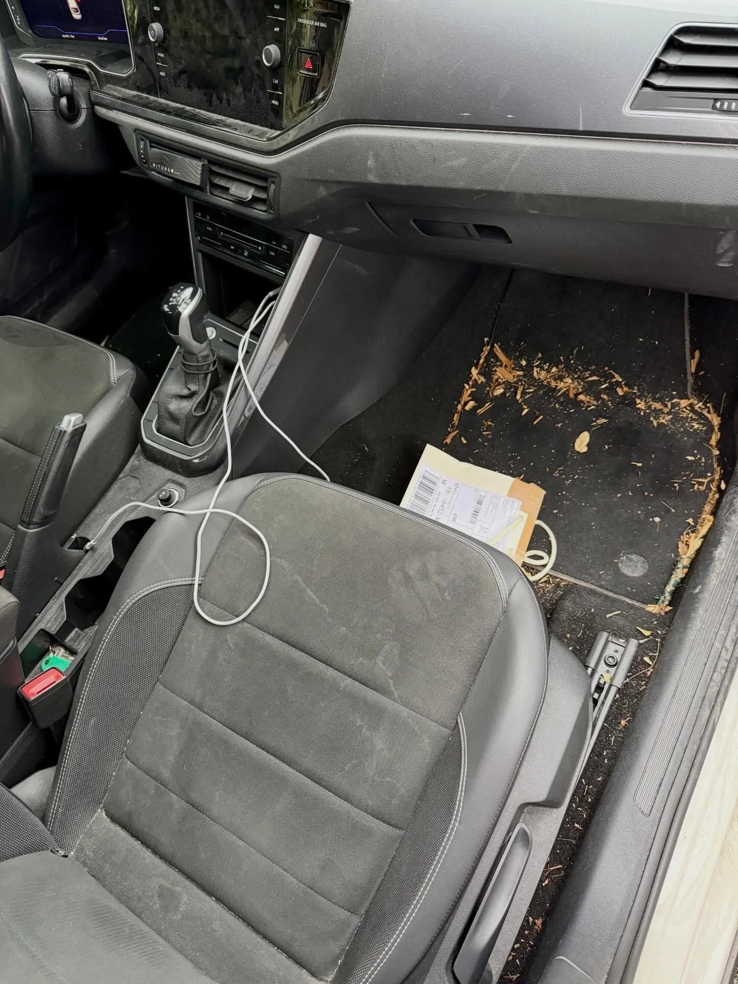 Avant / Apr&egrave;s 
Nettoyage int&eacute;rieur Volkswagen Taigo

📩 Contactez-nous en message priv&eacute; pour un devis ou un rendez-vous.
📞 T&eacute;l&eacute;phone : 0659896597
📍 Secteur d&rsquo;intervention : Golfe de Saint-Tropez 83