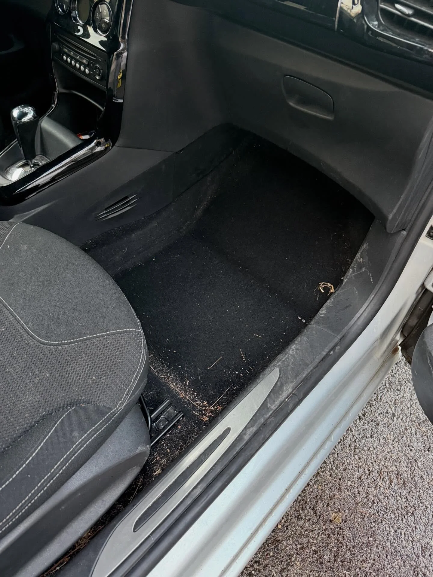 Nettoyage int&eacute;rieur DS3 
Avant / Apr&egrave;s
Profitez de nos services pour retrouver un int&eacute;rieur propre et sain 

📩 Contactez-nous en message priv&eacute; pour un devis ou un rendez-vous.
📞 T&eacute;l&eacute;phone : 0659896597
📍 Se