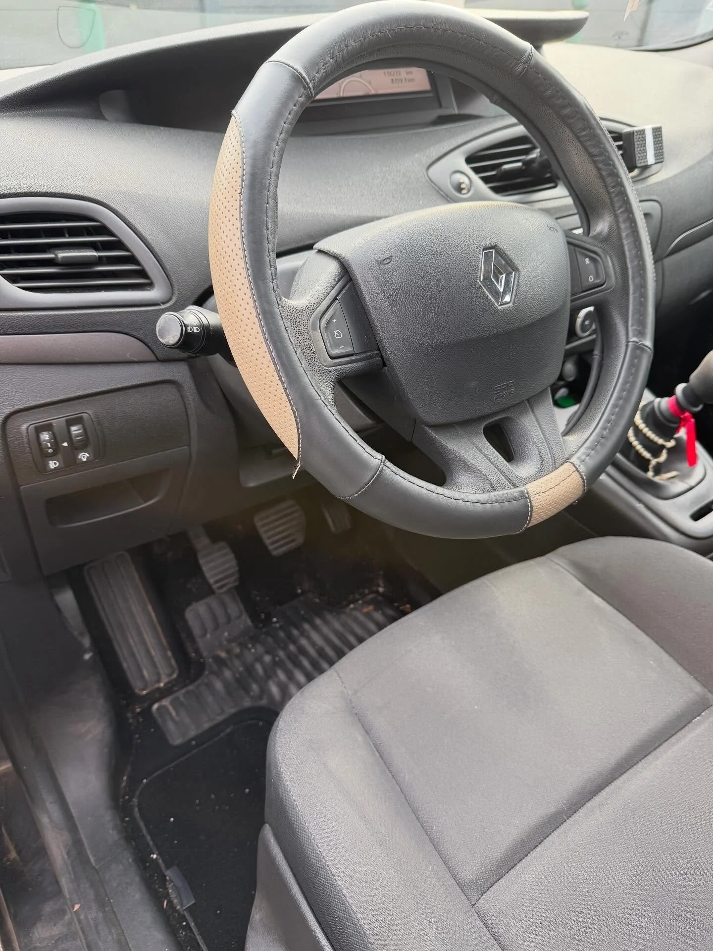 Avant / Apr&egrave;s - Nettoyage int&eacute;rieur basique 
Sans shampouinage