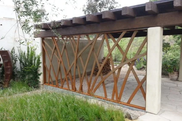 Carport-Divider-Designed-by-Bob-Easton-AIA-Architect-600x400.jpg