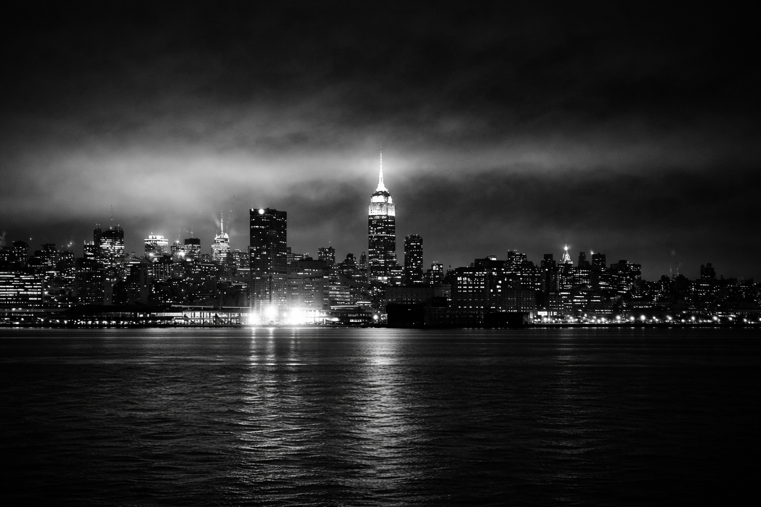 "Night Holds"
The skyline settles into darkness without losing its shape. Even without light, the city remains.