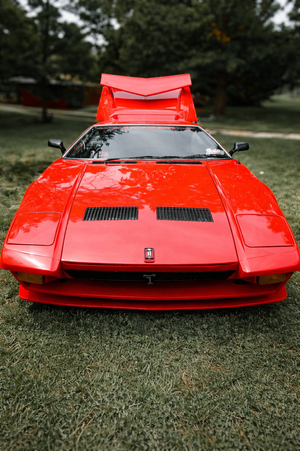 "Forward Face"
The car meets the road head-on, designed to cut through distance. There is no hesitation in its form.