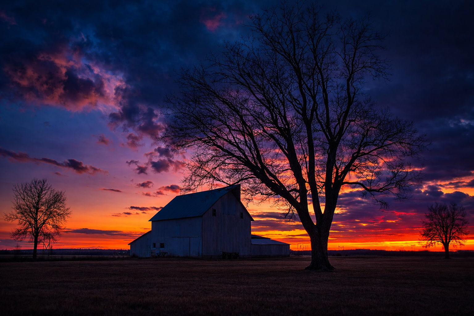 "Fading Warmth"
The sky holds its color as the day slips away. What remains is not the sun—but its presence.