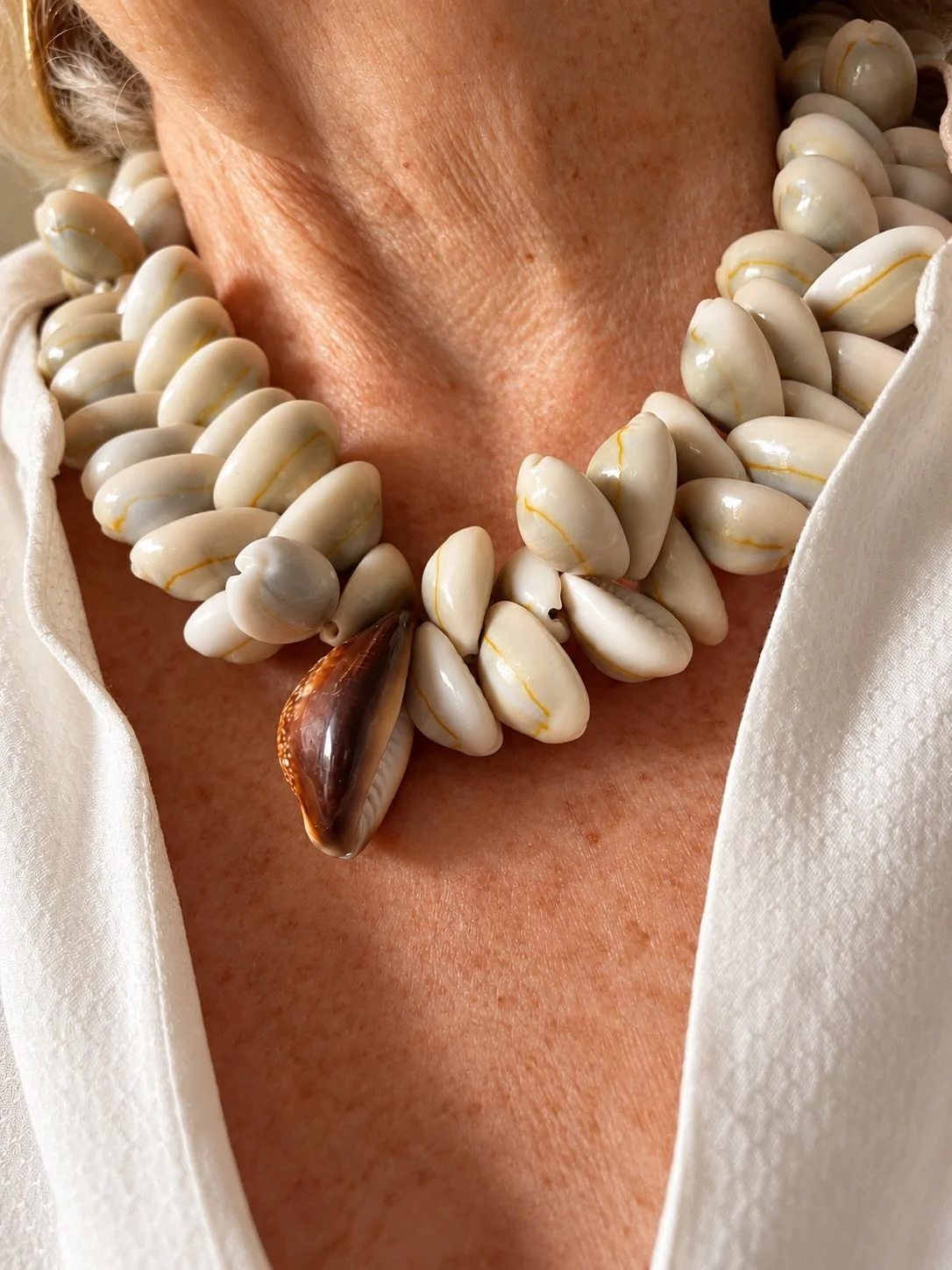 It&rsquo;s my Mama&rsquo;s 84th birthday today and doesn&rsquo;t she look absolutely wonderful in @agnesandgus Noosa necklace! I had no idea what she would choose to wear to lunch today but the necklace looks perfect with her palazzo style. Happy bir