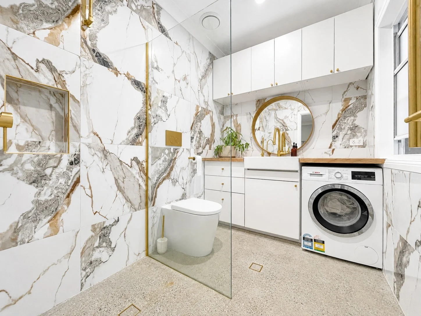 BathroomLaundry_Downstairs.jpg