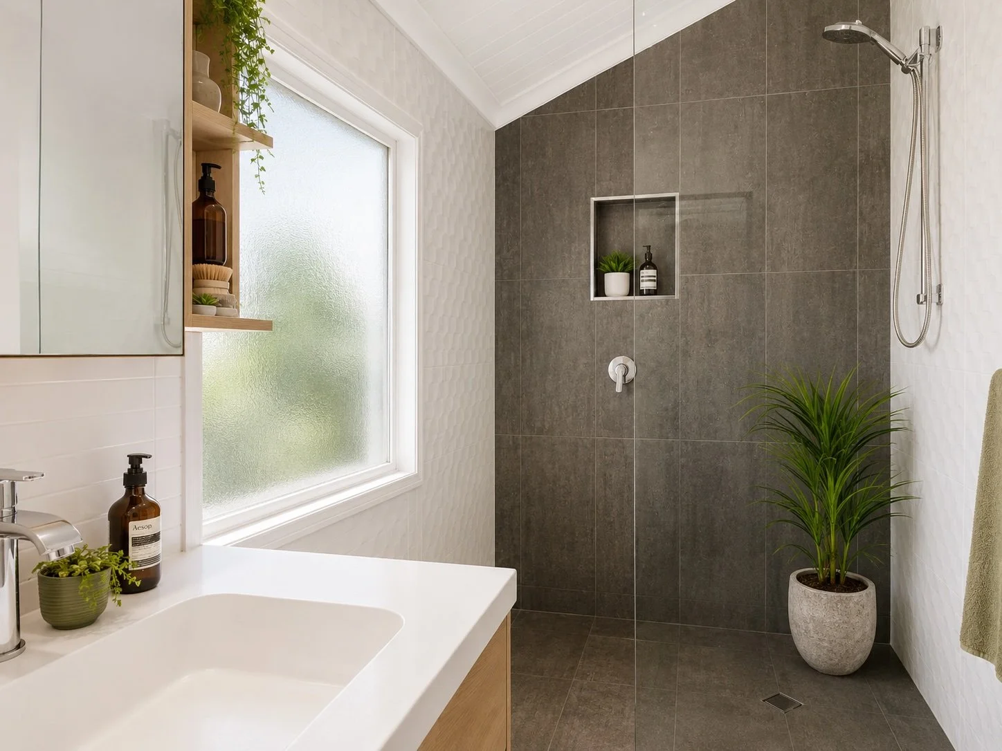 MasterBath_Upstairs.jpg