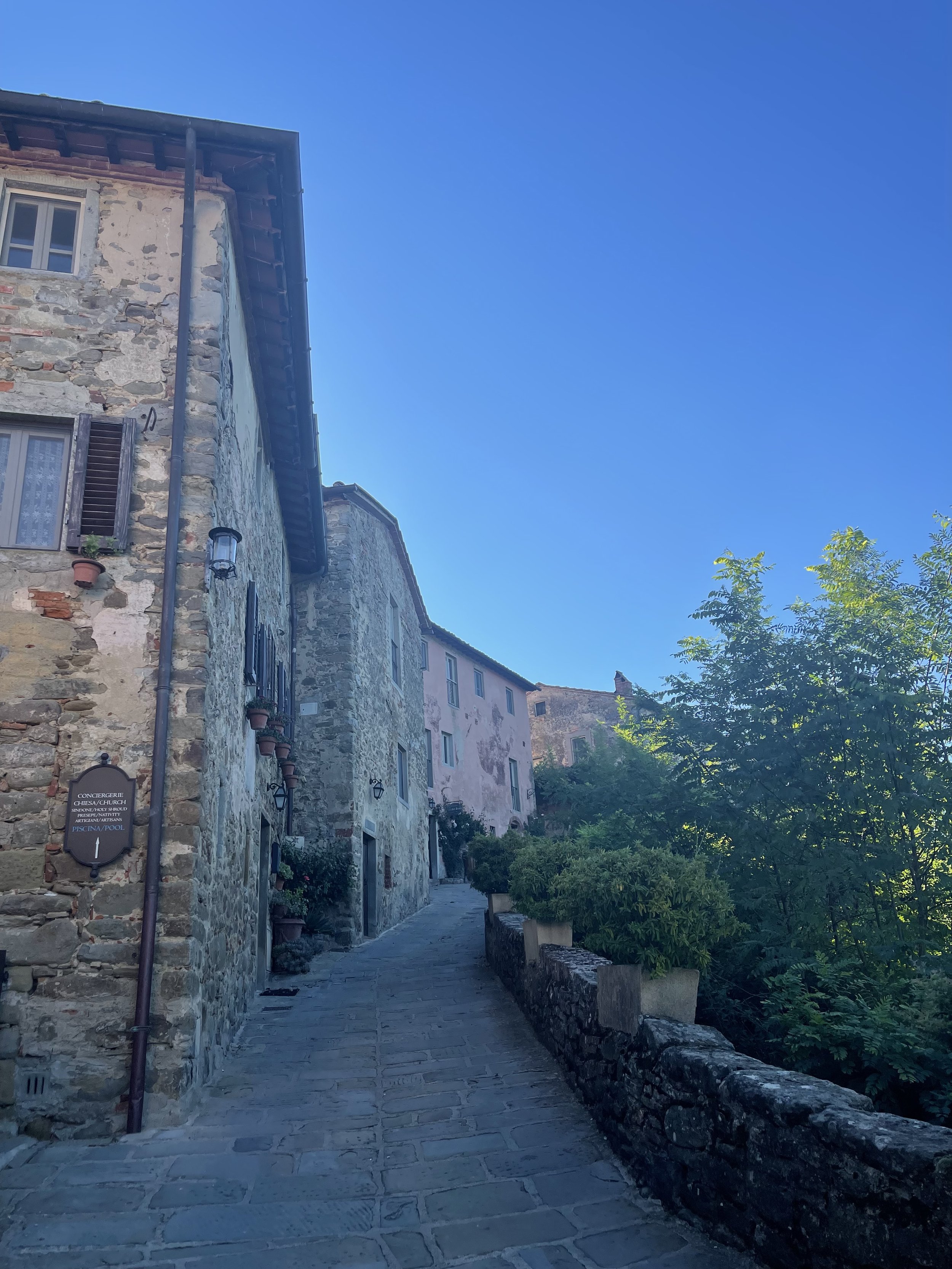 Tuscany Travel Guide: Slow Living, Vineyards &amp; the Art of Doing Less