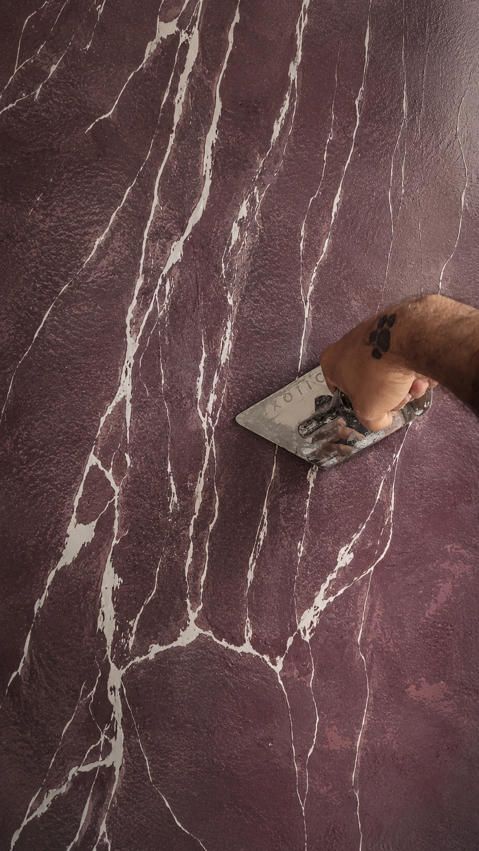 stucco marmo mano.png