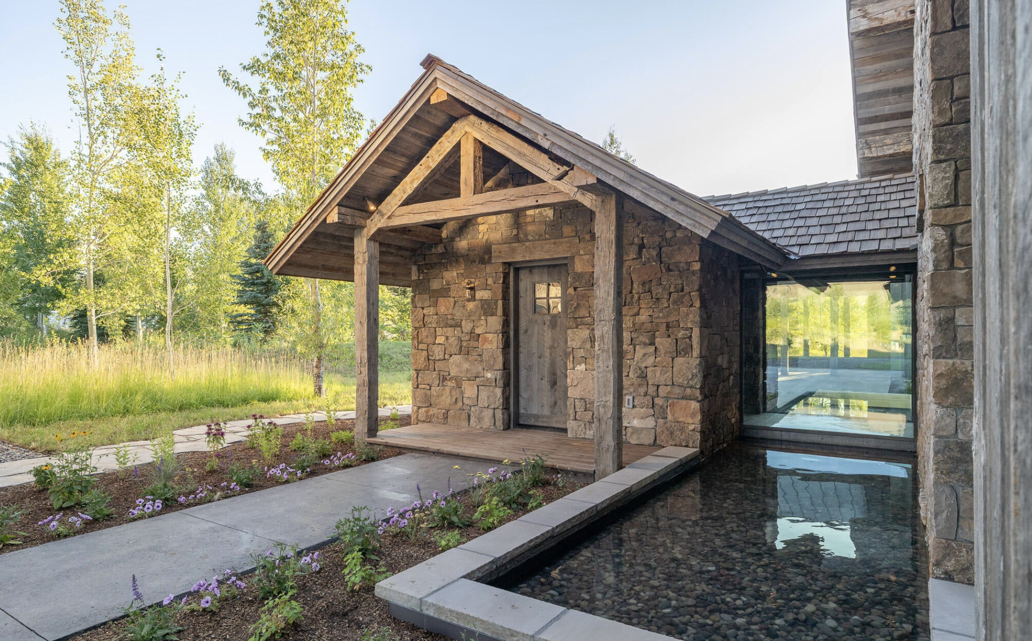 MP-09-entry-guest-house-reflecting-pool.png