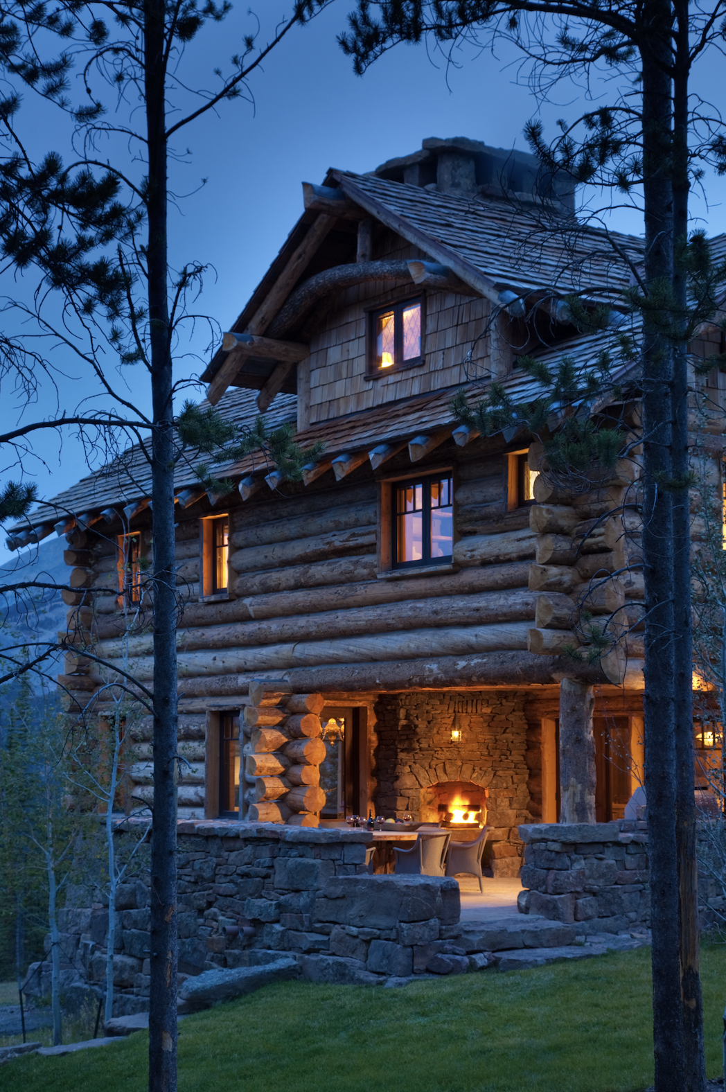 TP-25-log-home-dusk-outdoor-fireplace.png