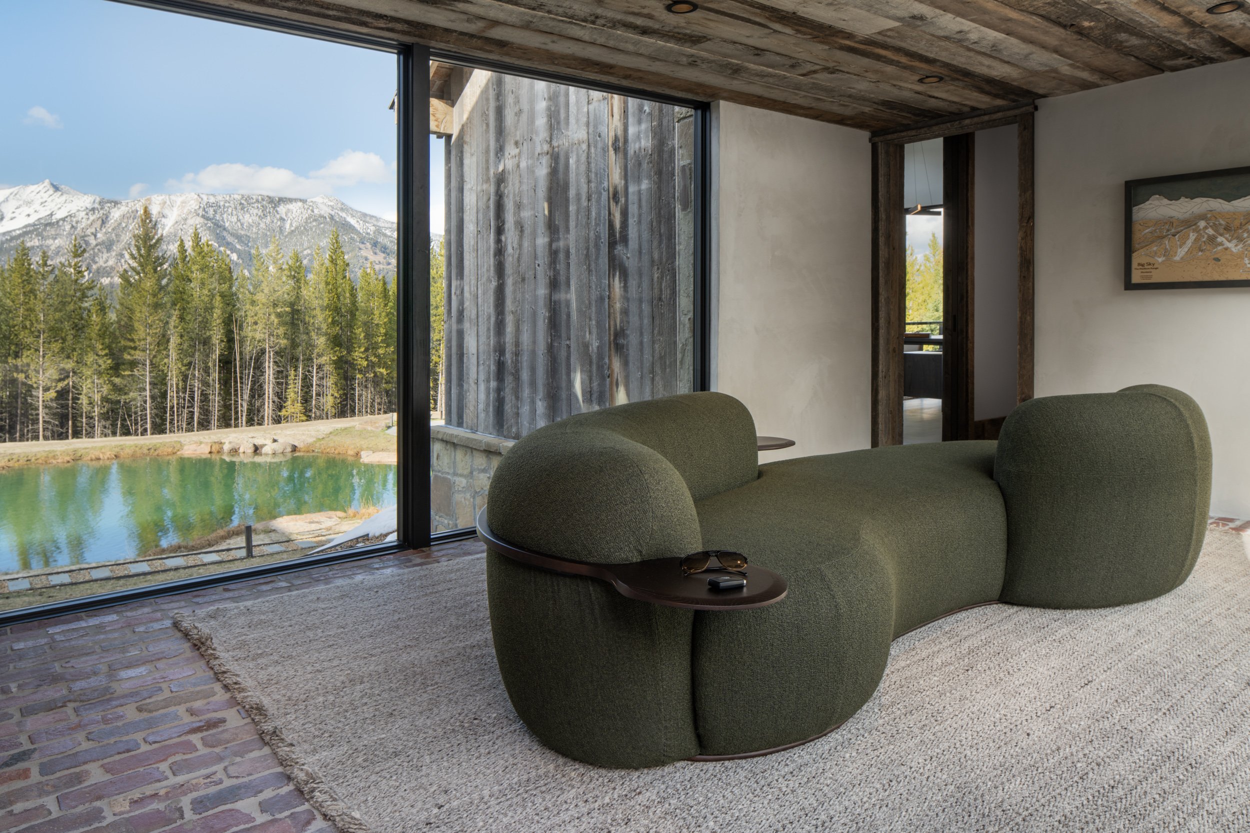 SCR-30-guest-suite-living-pond-and-mountain-views.jpg