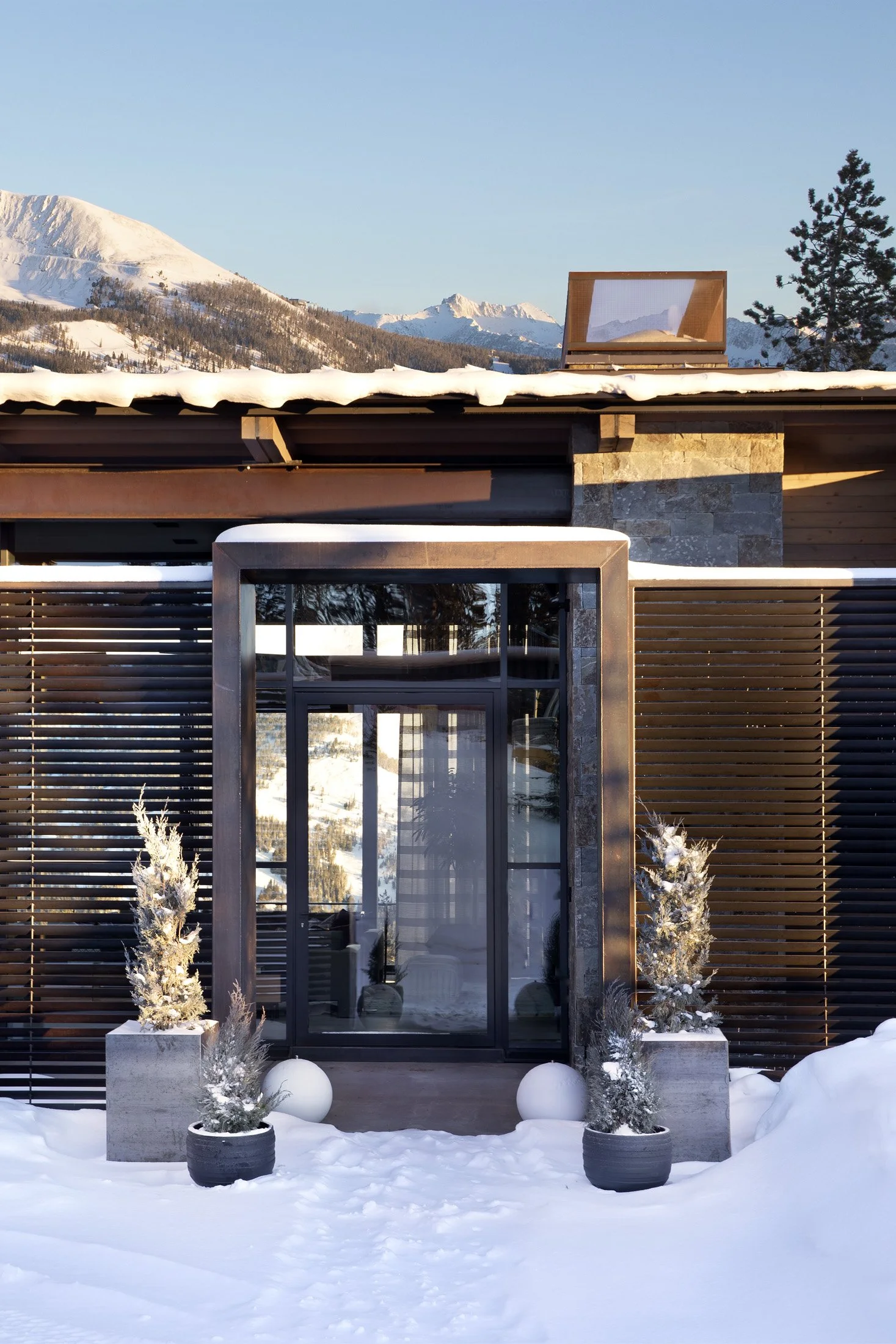 LPSL-18-front-entry-winter.jpg.jpg