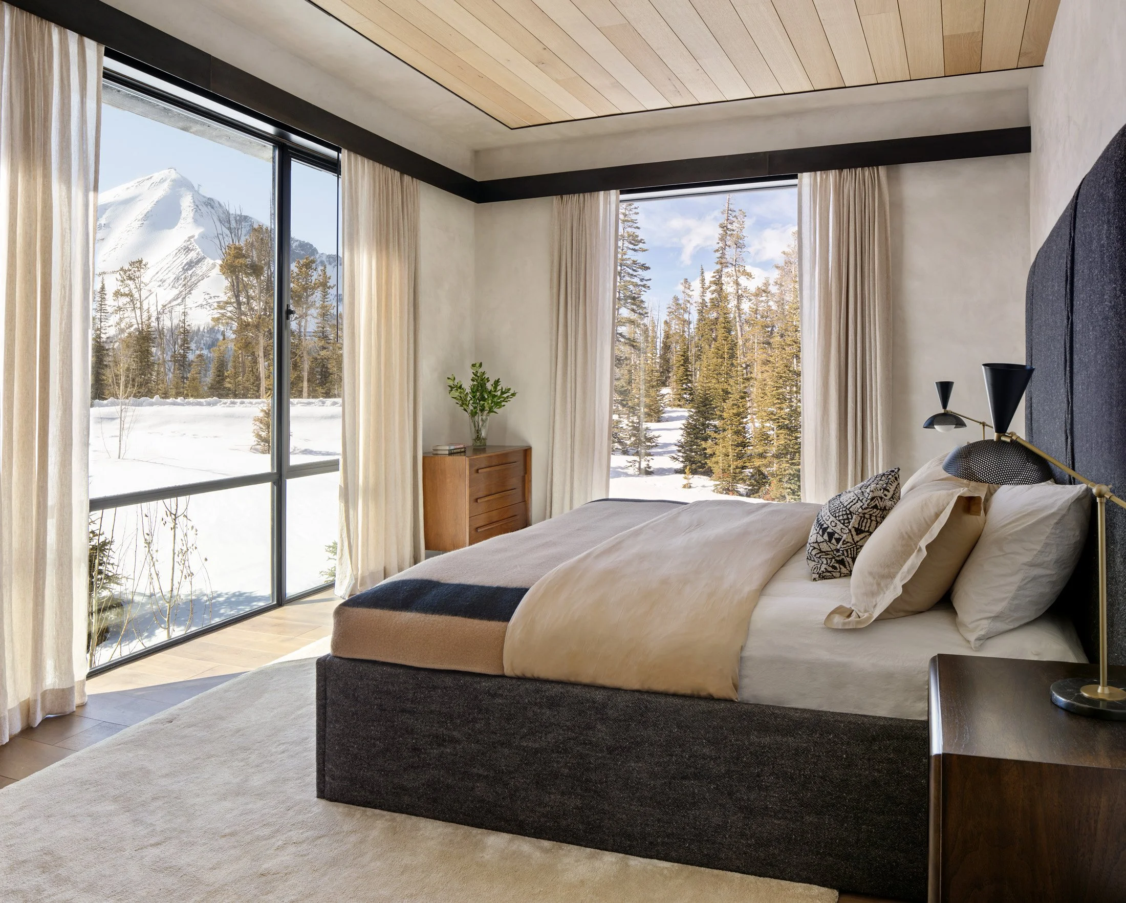 ASH-28-guest-bedroom-mountain-views.jpg