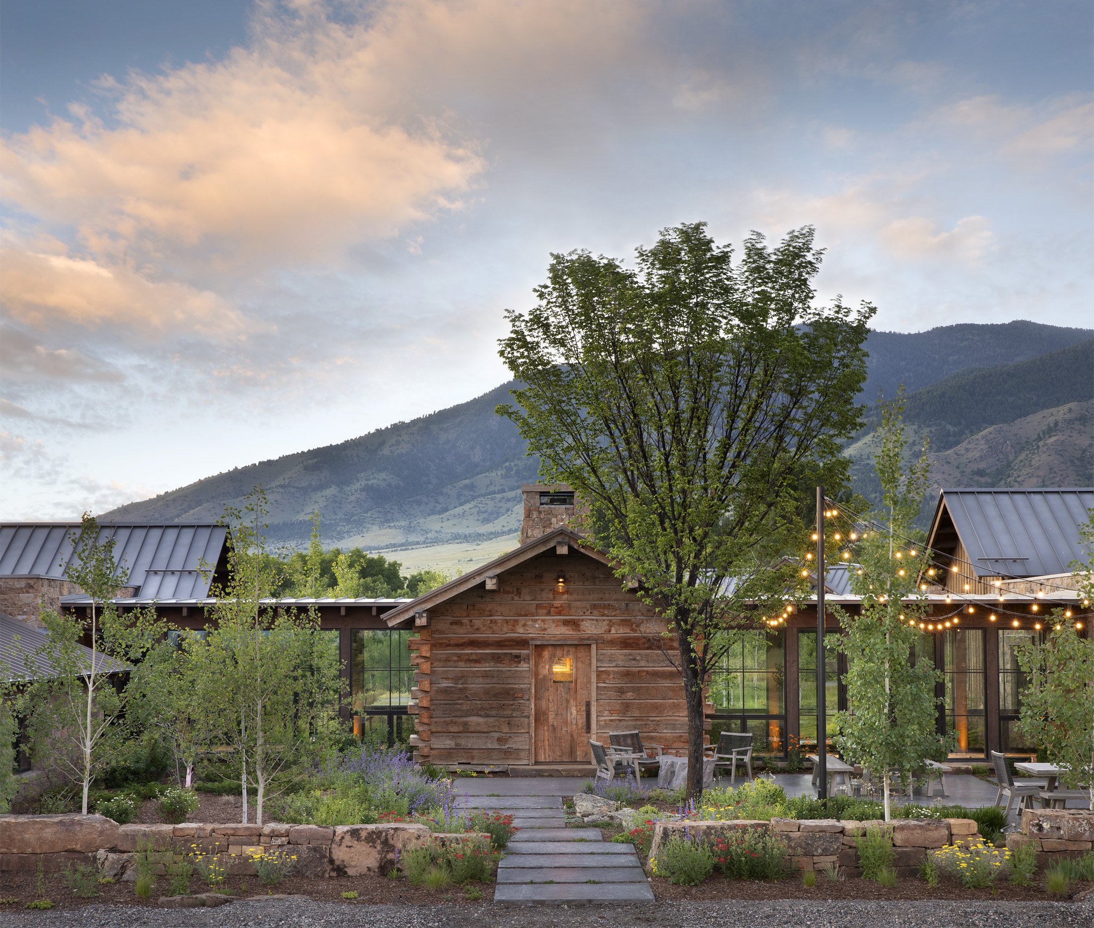 LCR-14-reclaimed-log-guest-cabin-exterior.jpg