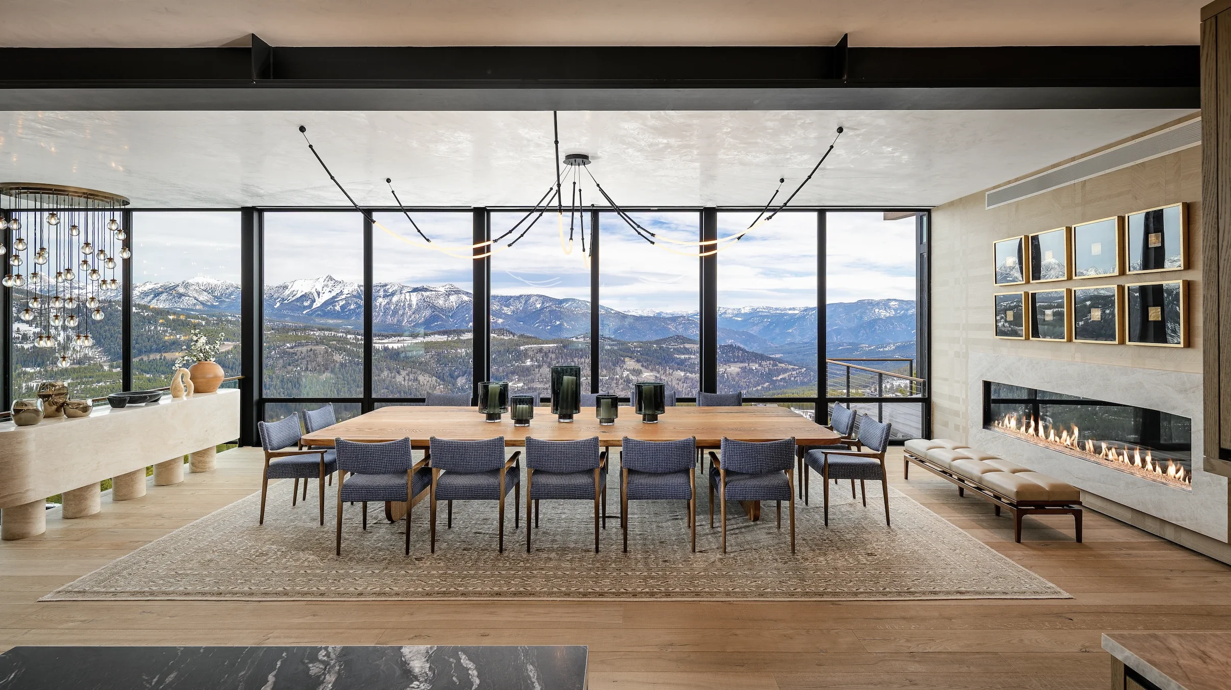 PL-34b-big-sky-dining-room-panoramic-views-lohss-zakara.webp