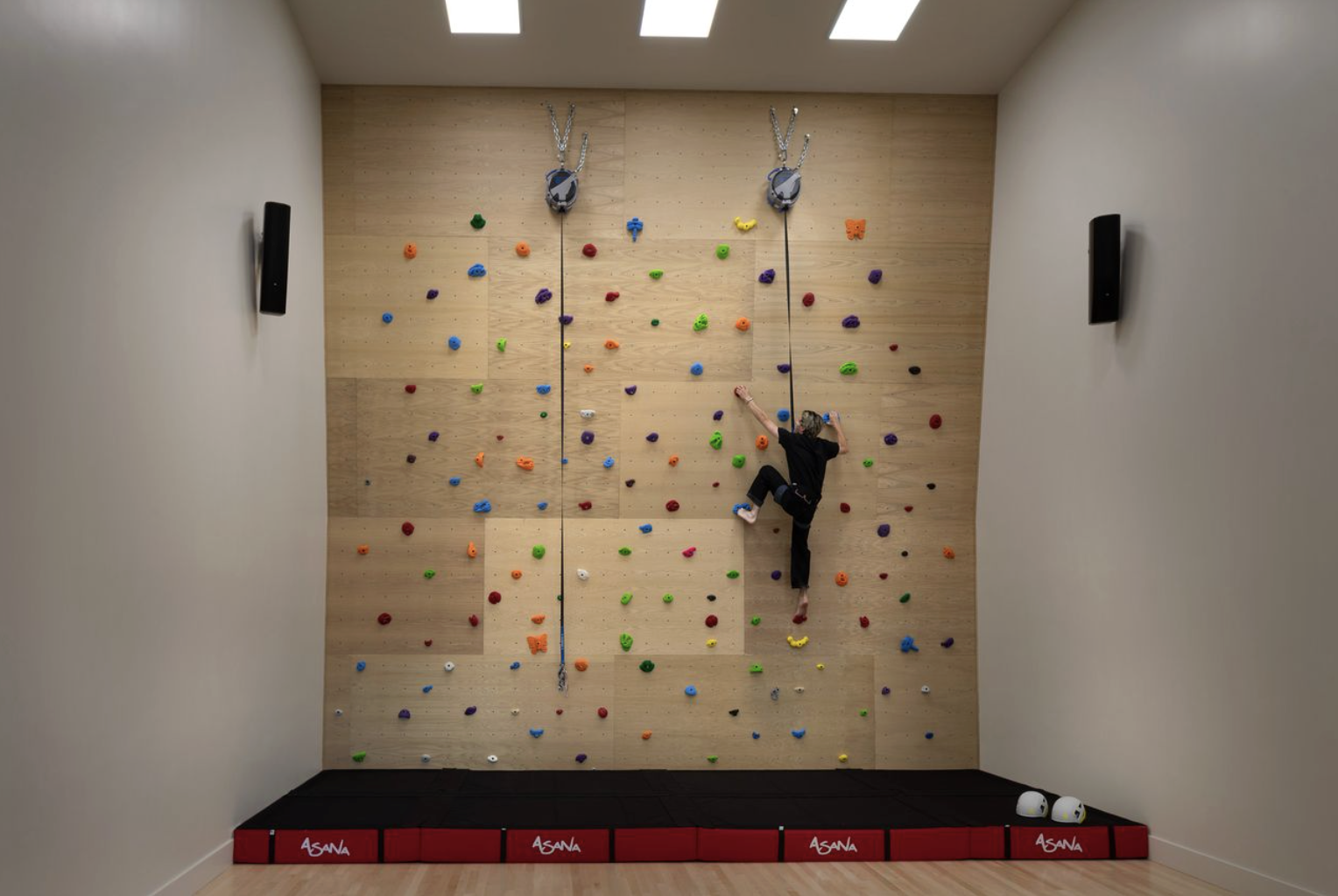 HW-18-custom-indoor-climbing-wall-big-sky-mountain-home.png