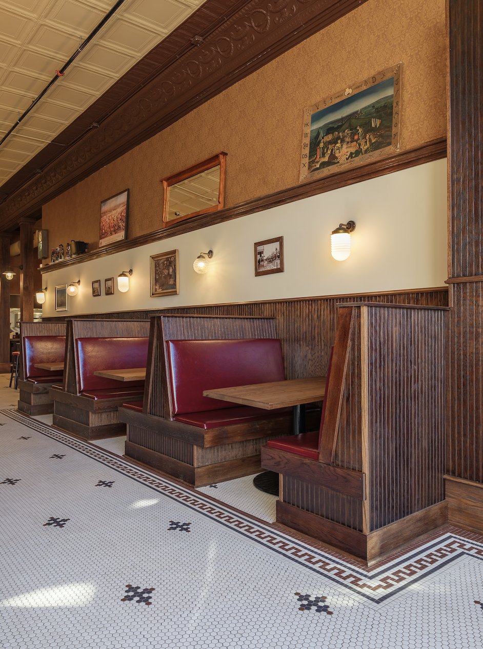 SB-09-booth-seating-wood-millwork-lohss-construction.png