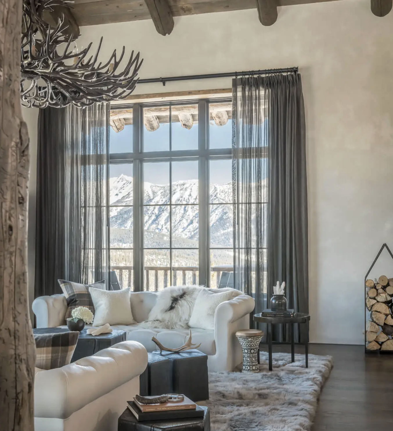 RN-02-rustic-nuevo-living-room-antler-chandelier-lohss.png