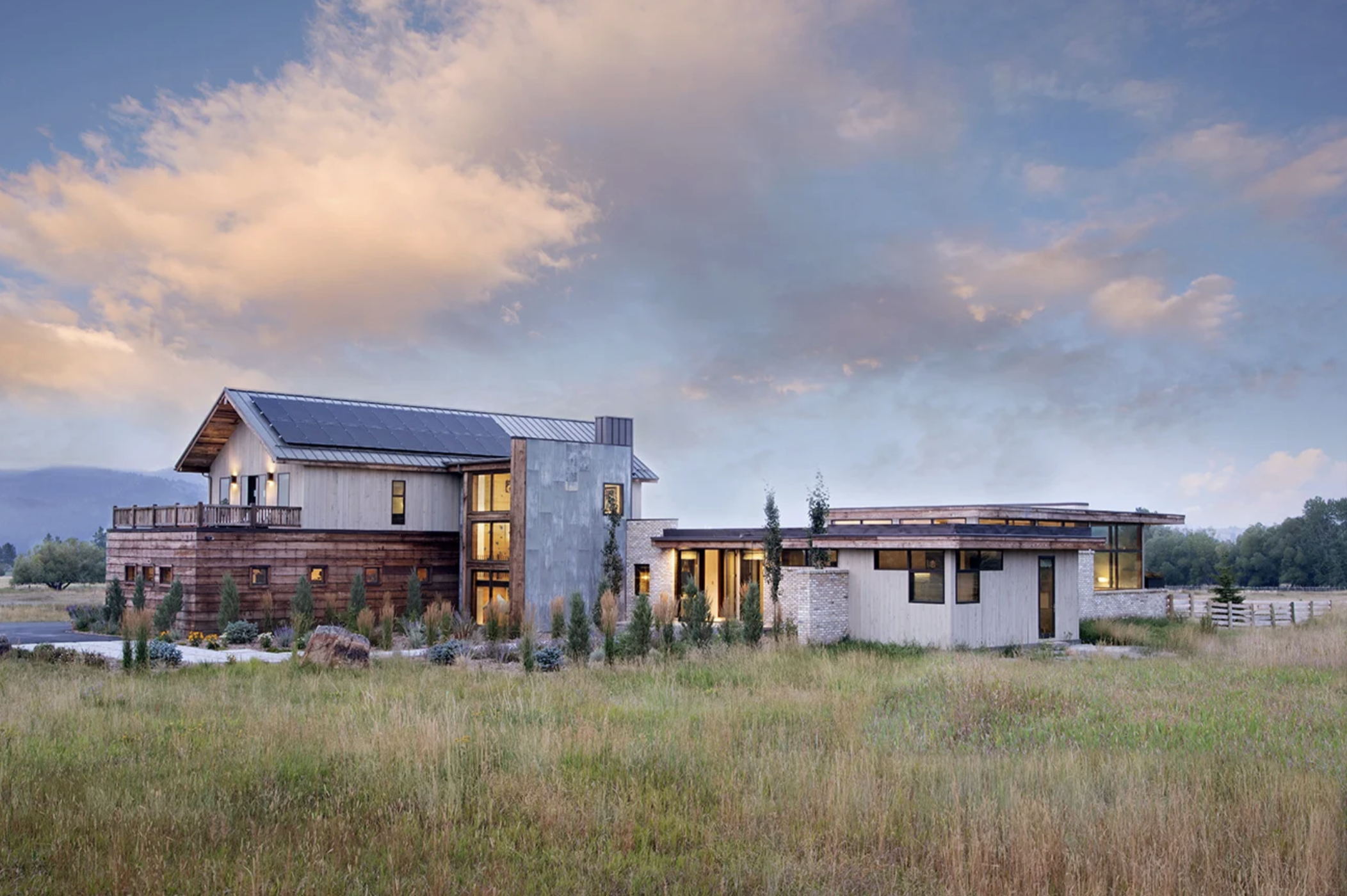 LC-01-modern-farmhouse-exterior-twilight.jpg.png