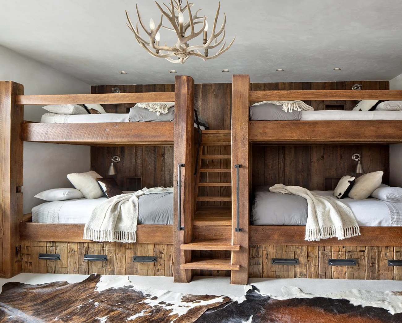 SV-04-custom-bunk-room-built-in-bunks-Lohss.jpeg