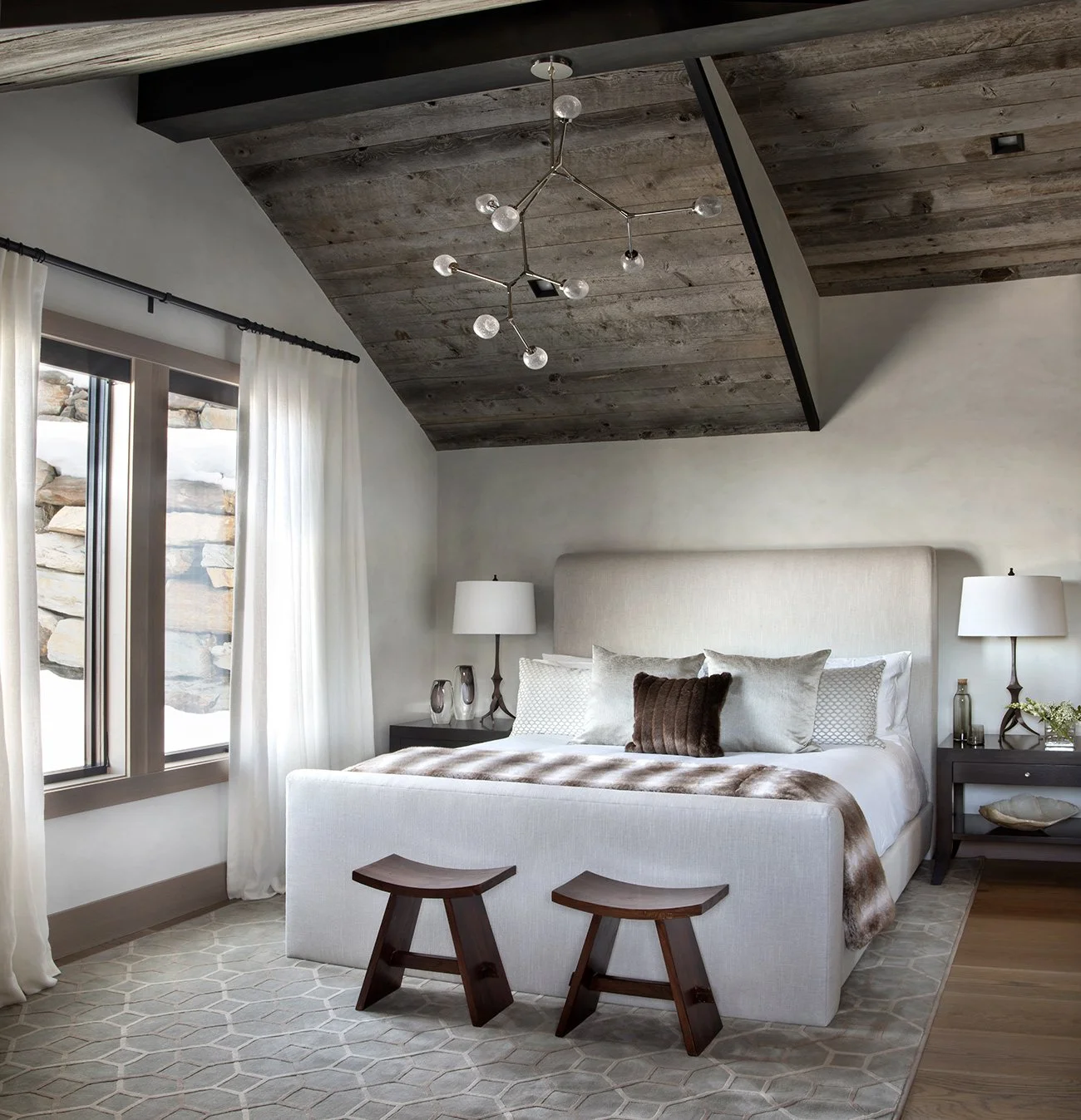 SV-15-master-bedroom-reclaimed-wood-ceiling-Lohss.jpeg