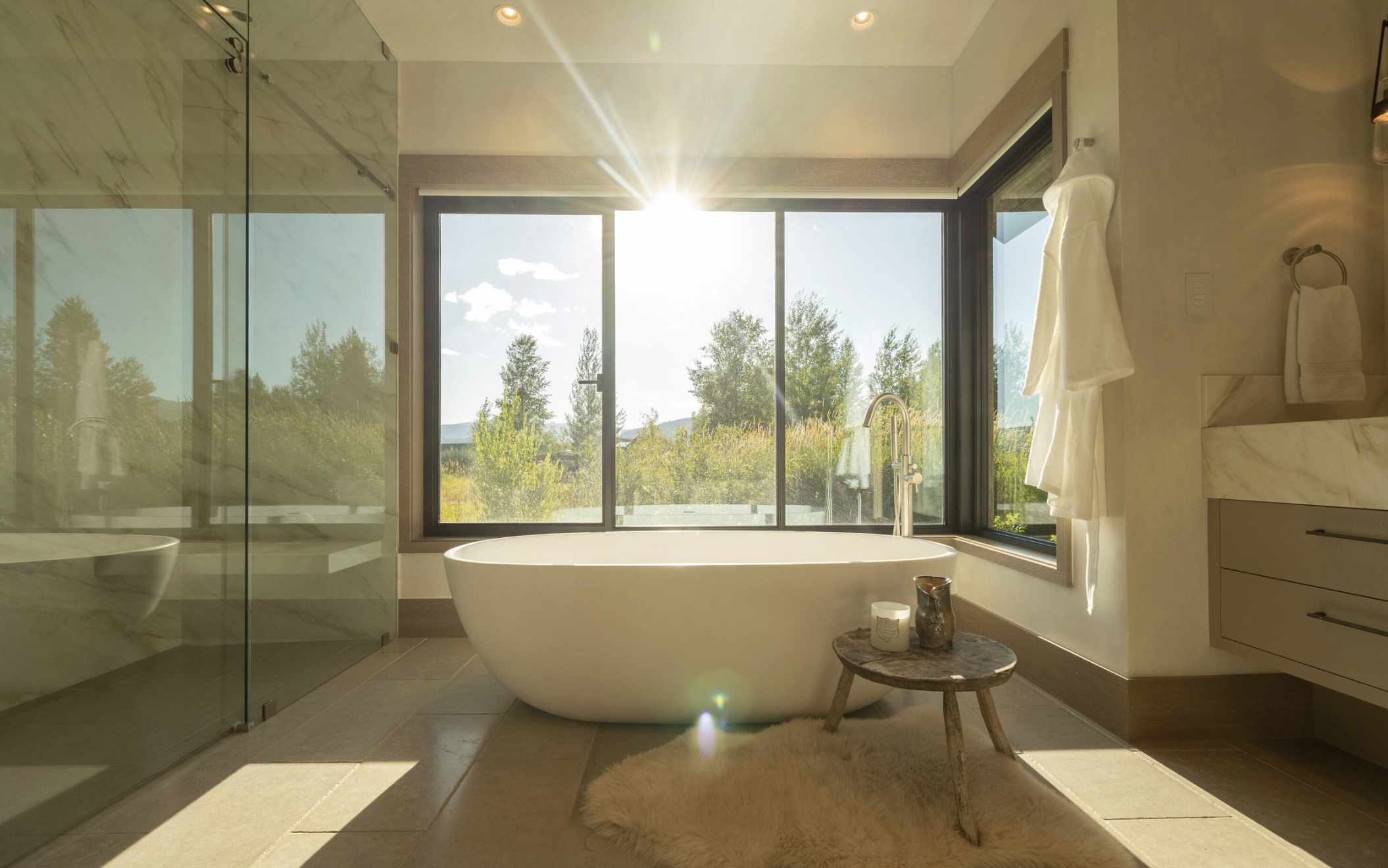 MP-21-master-bath-soaking-tub-teton-views.png