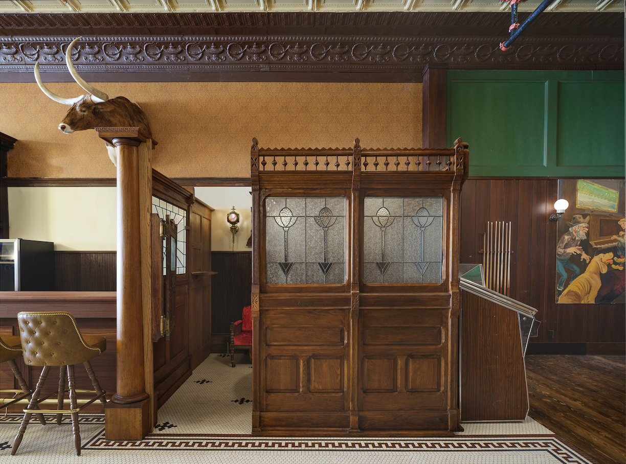 SB-12-irish-snug-antique-panels-stockman-bar-bozemanjpg.png