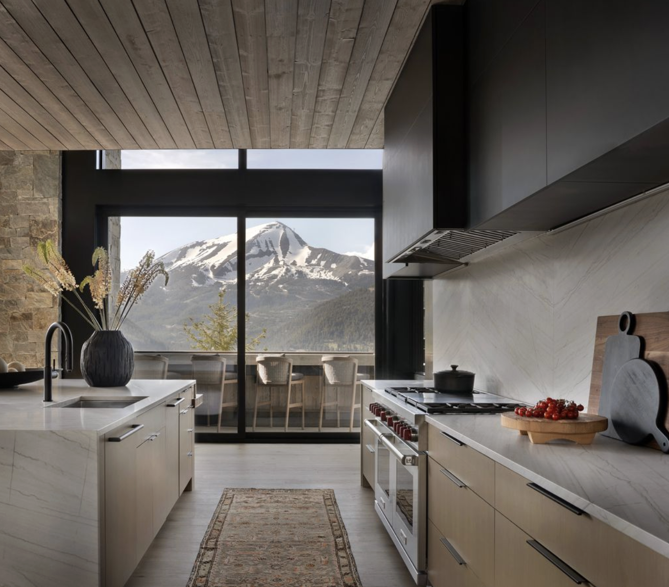 HW-23-kitchen-mountain-view-yellowstone-club.png