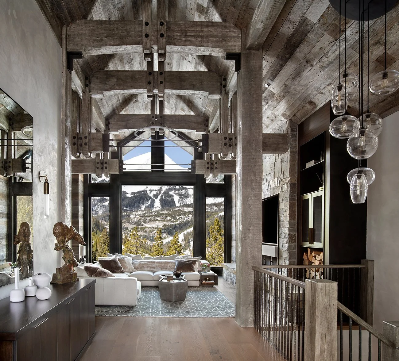 SV-18-heavy-timber-great-room-mountain-home-Lohss.jpeg
