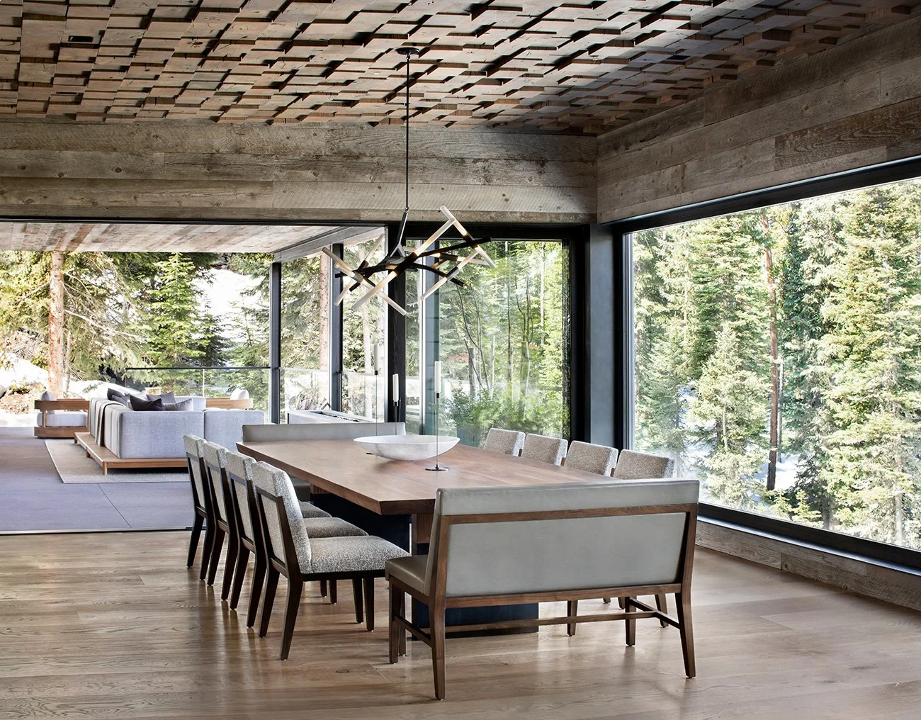 SV-16-dining-room-timber-tiles-ceiling-mountain-views-Lohss.jpeg