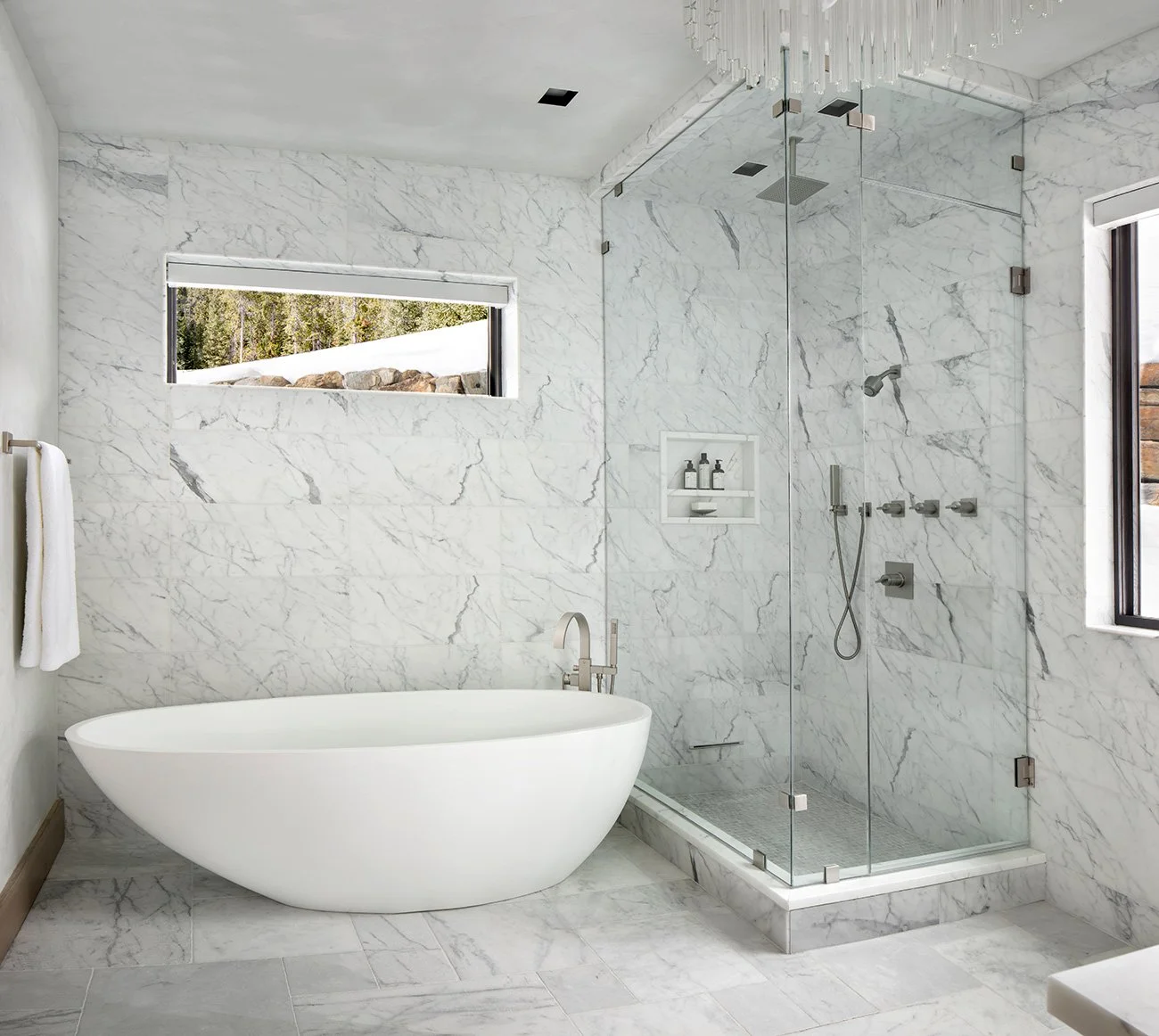 SV-07-luxury-marble-bathroom-freestanding-tub-Lohss.jpeg