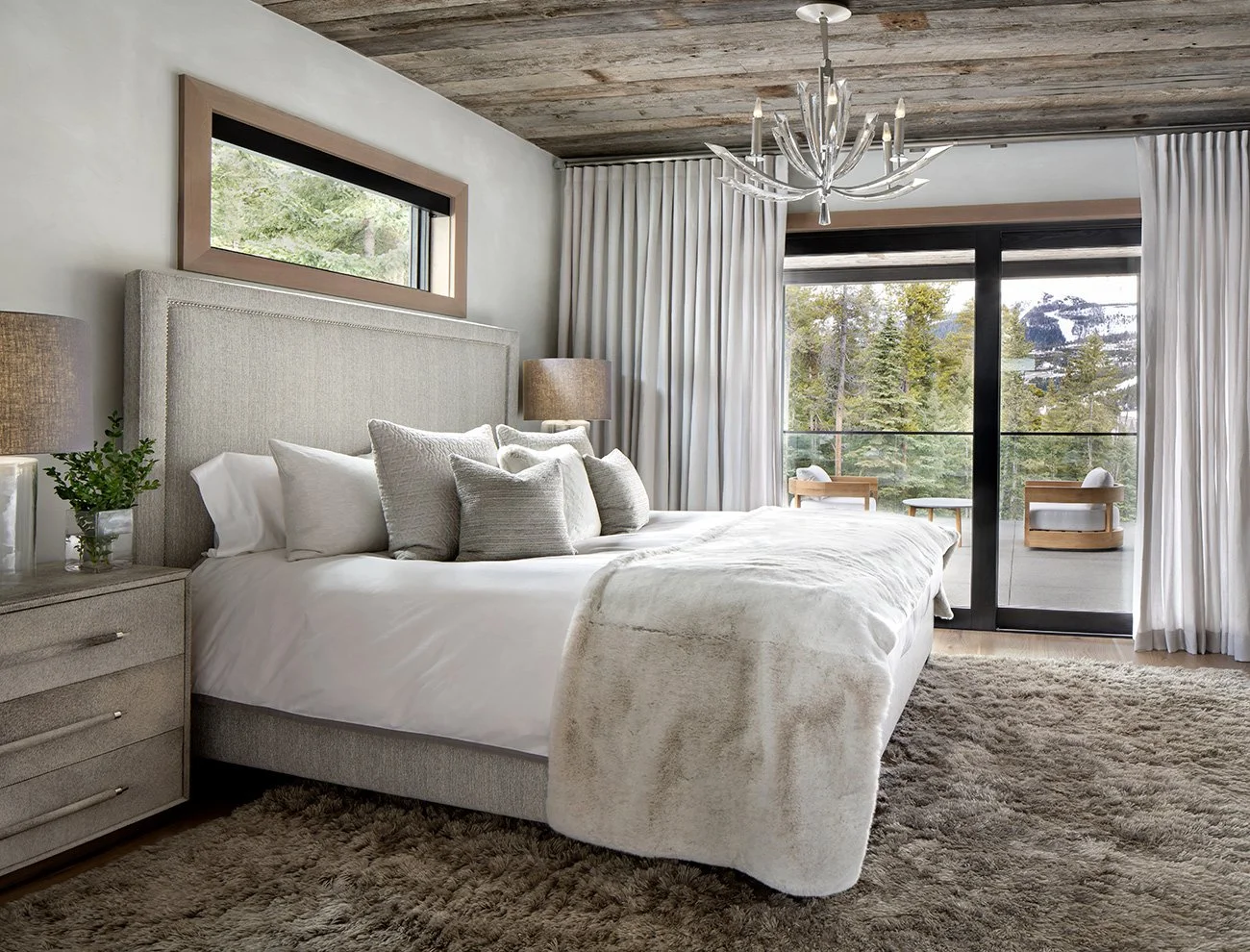 SV-21-contemporary-bedroom-mountain-views-Lohss.jpg