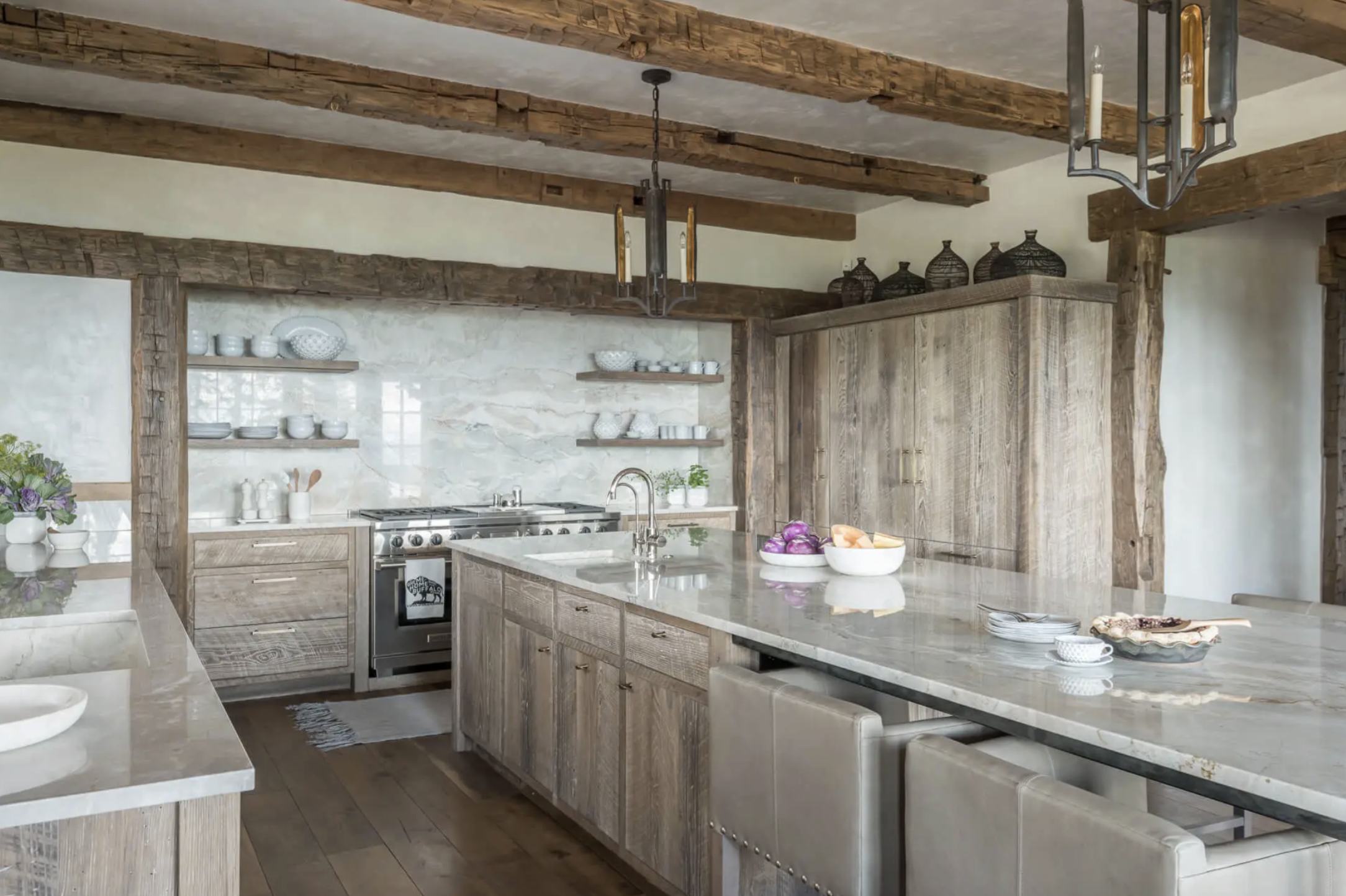 FL-04-kitchen-stone-island-reclaimed-wood.png
